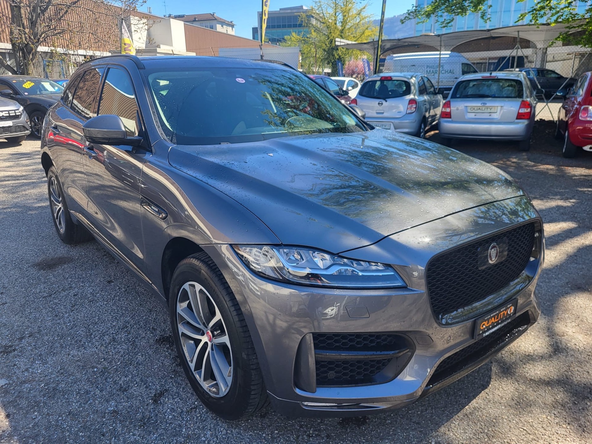 JAGUAR F-Pace 25t 2.0 R-Sport AWD Automatik-image-2