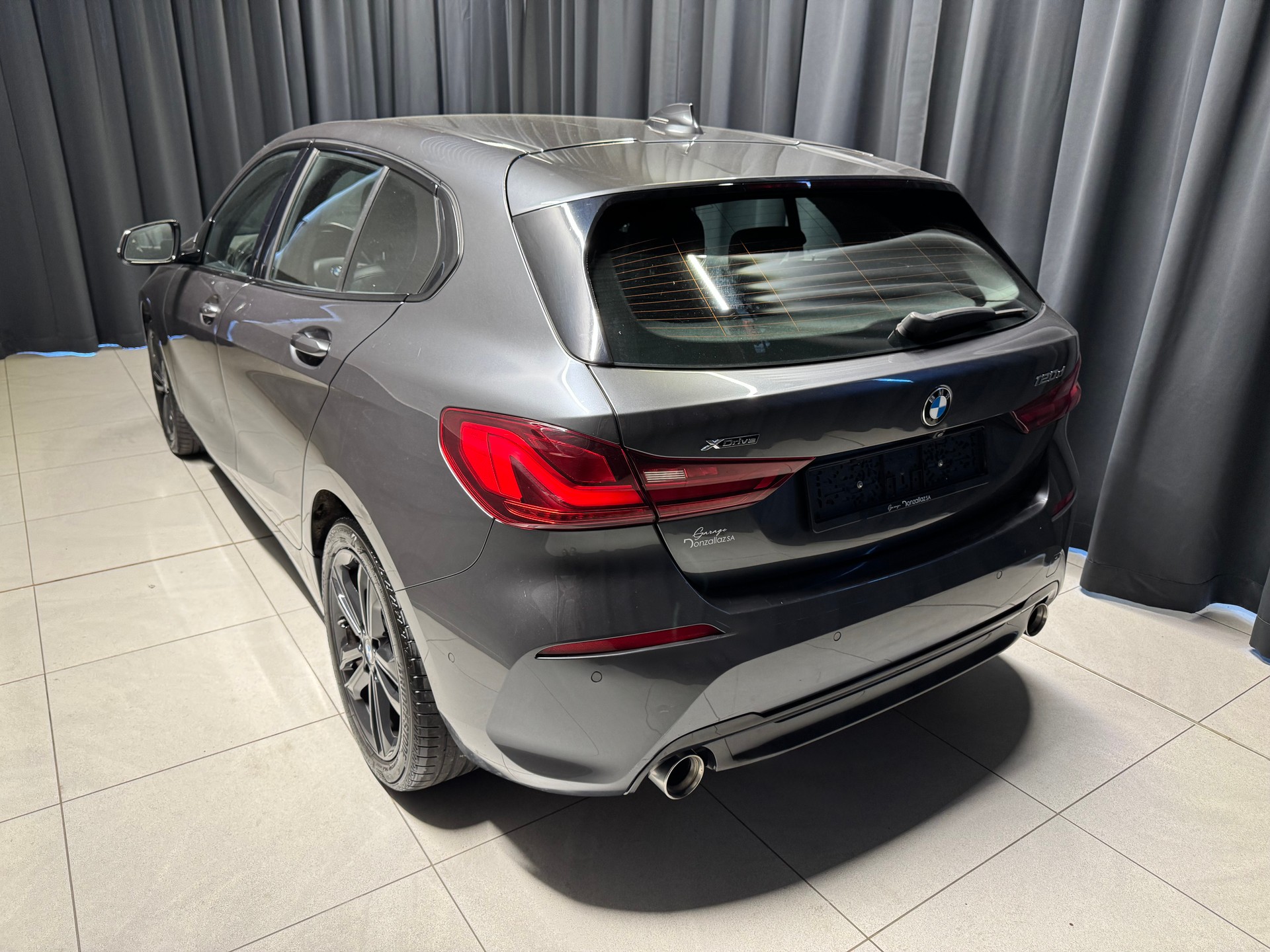 BMW 120d xDrive Steptronic Sport Line (17)-showroom-element-3