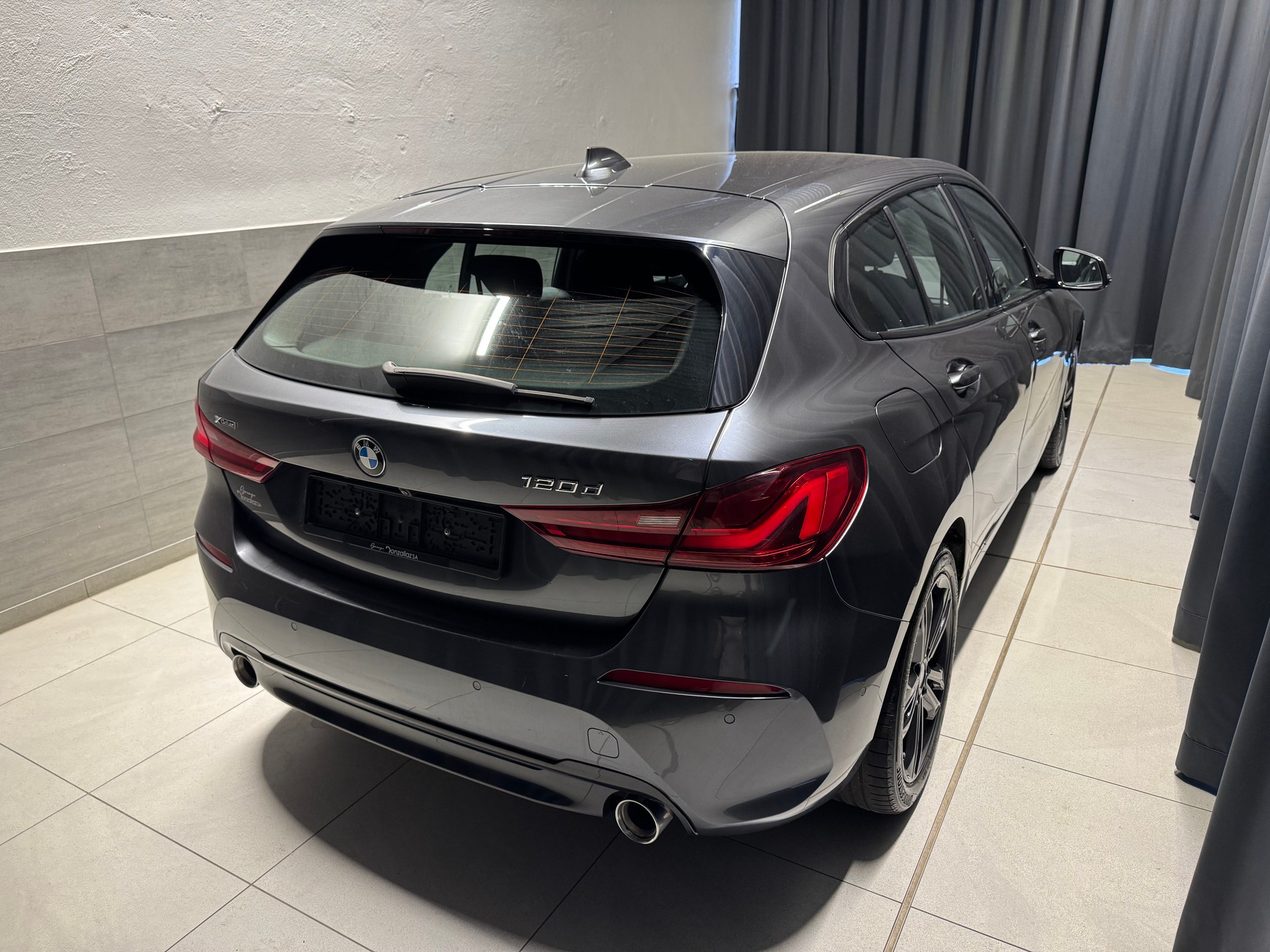 BMW 120d xDrive Steptronic Sport Line (17)-image-5