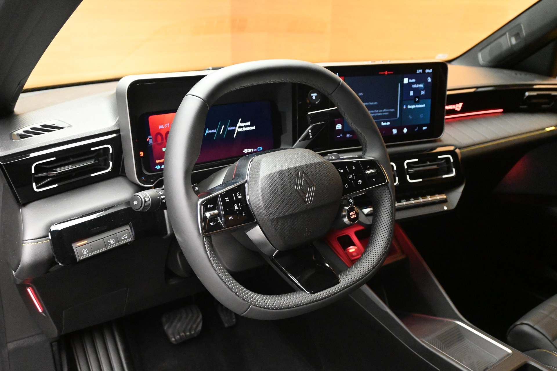RENAULT R4 E-Tech Comfort Range 52 kWh Iconic-image-7