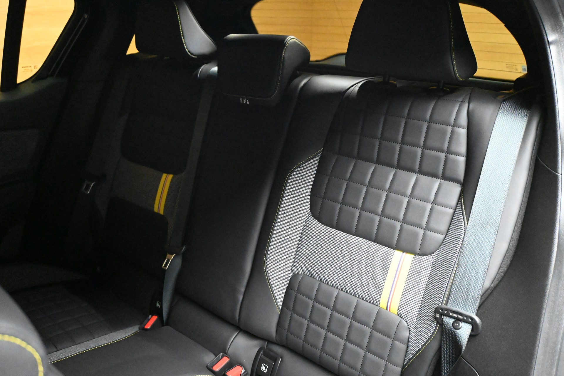 RENAULT R4 E-Tech Comfort Range 52 kWh Iconic-image-6