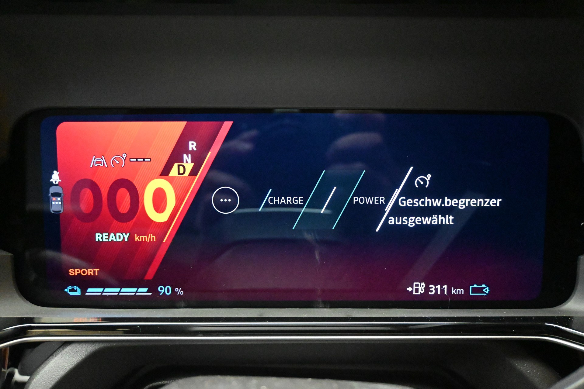 RENAULT R4 E-Tech Comfort Range 52 kWh Iconic-image-11
