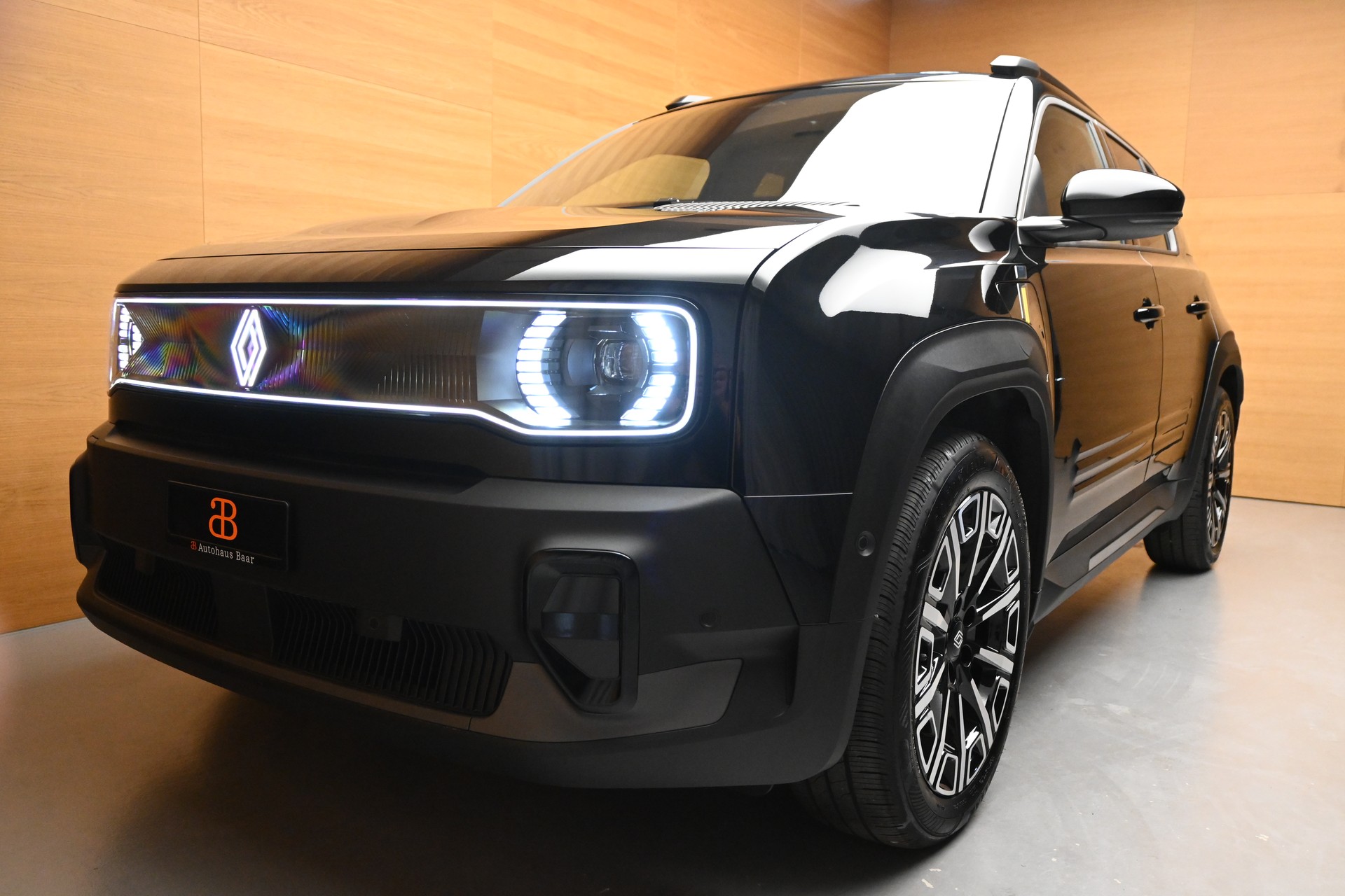RENAULT R4 E-Tech Comfort Range 52 kWh Iconic-showroom-element-1