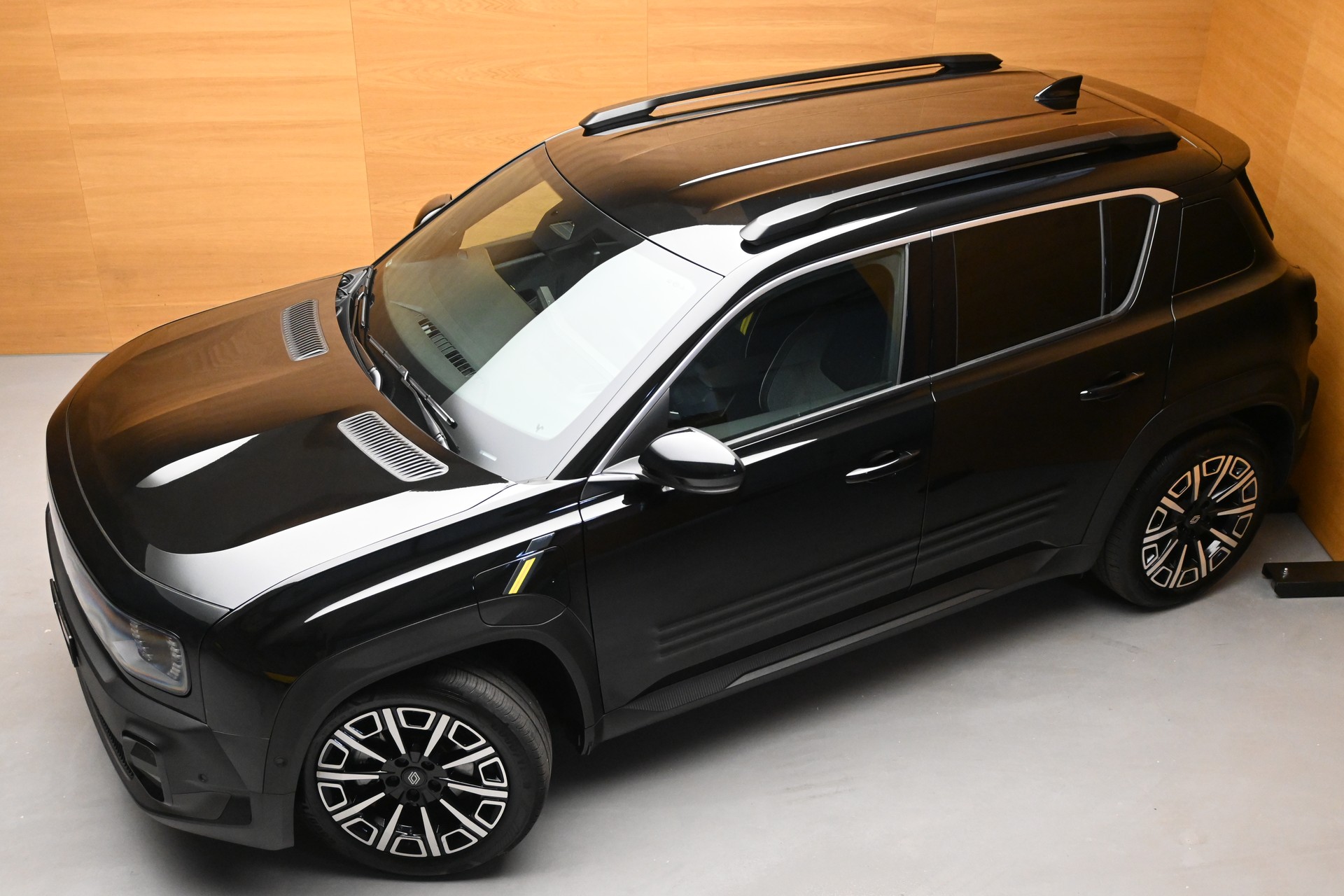 RENAULT R4 E-Tech Comfort Range 52 kWh Iconic-showroom-element-3