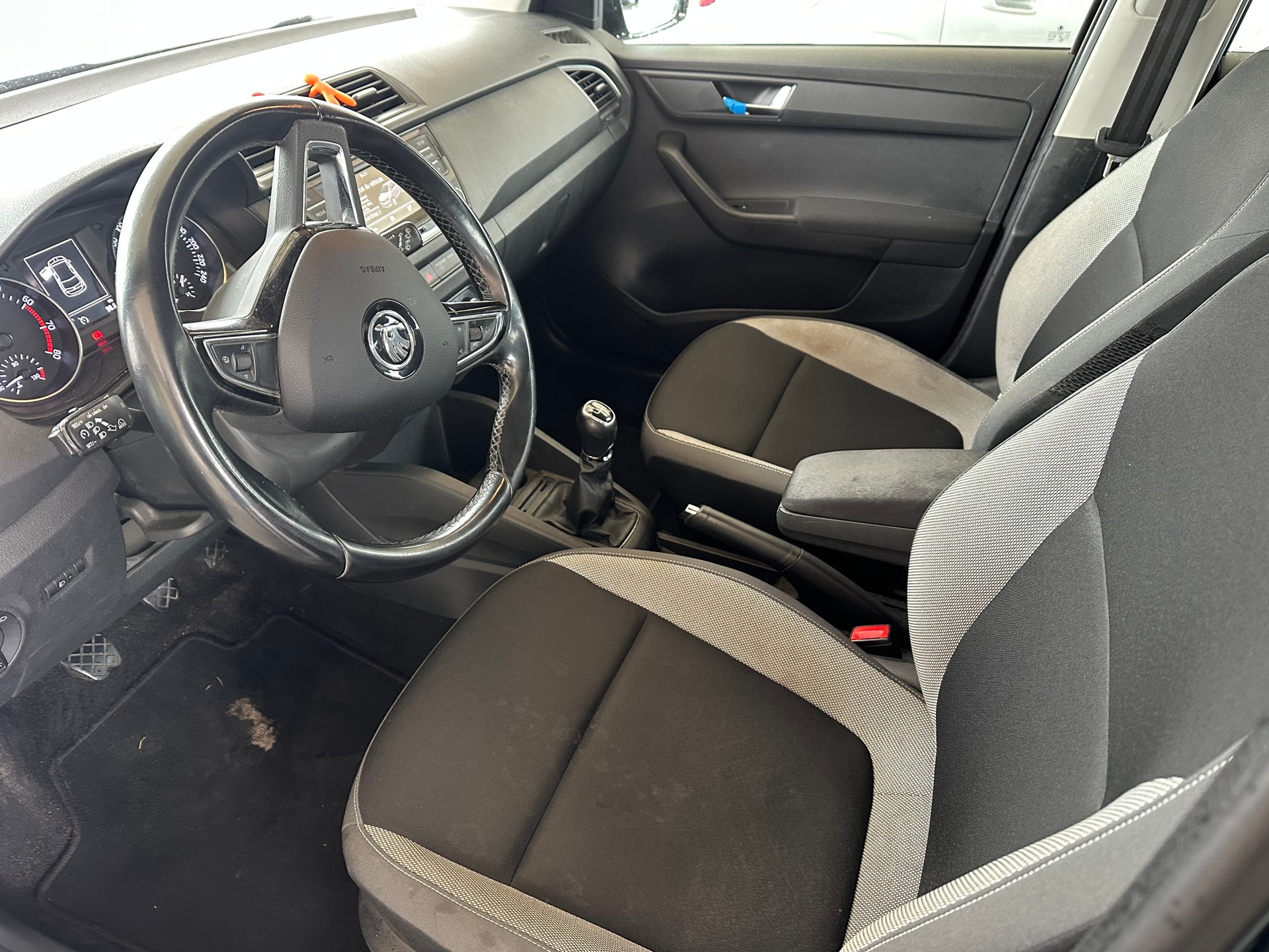 SKODA Fabia 1.2 TSI Style-image-5