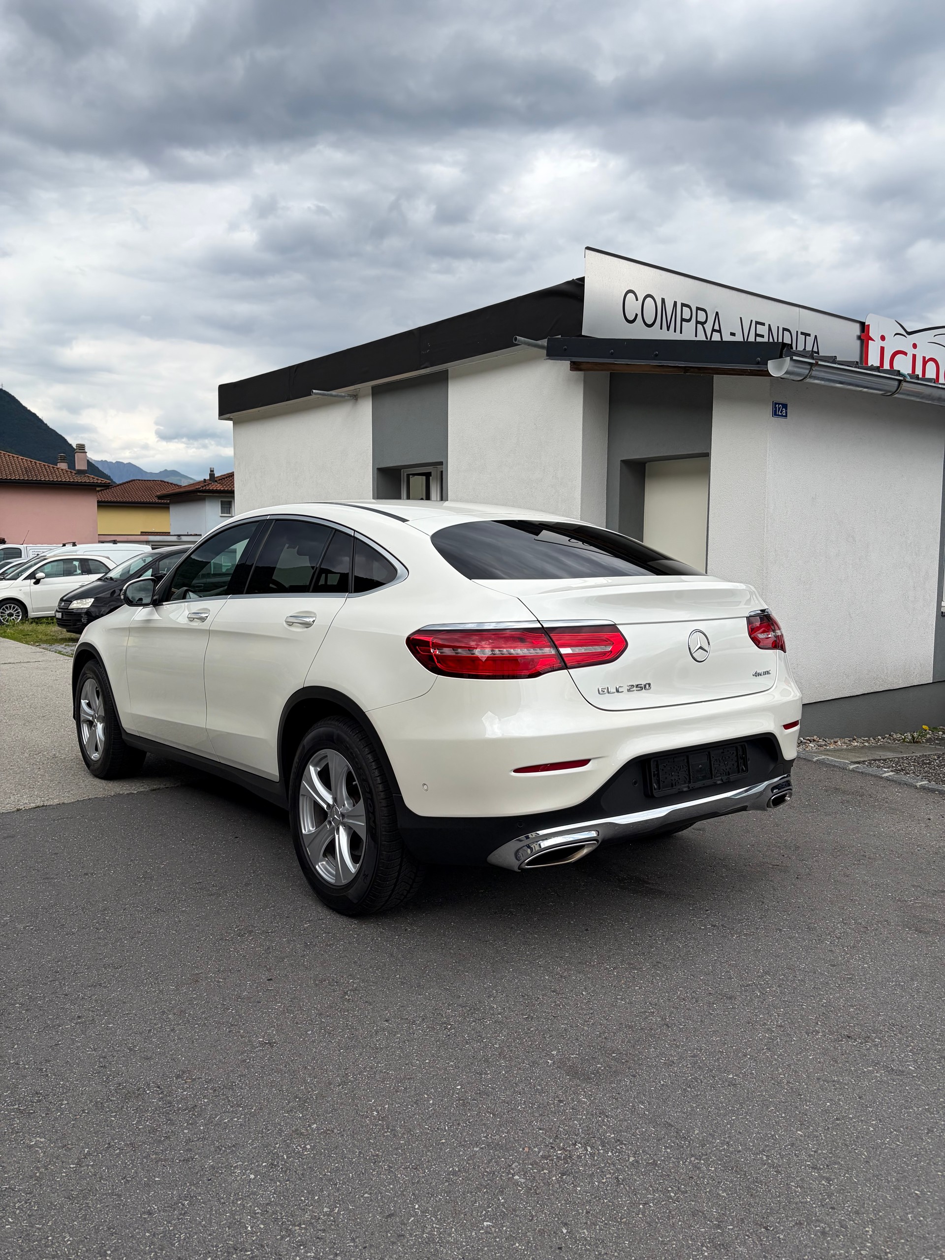MERCEDES-BENZ GLC Coupé 250 Exclusive 4Matic 9G-Tronic-image-2
