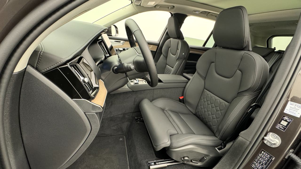VOLVO XC90 T8 eAWD PluginHybrid Plus Bright Geartronic-image-4