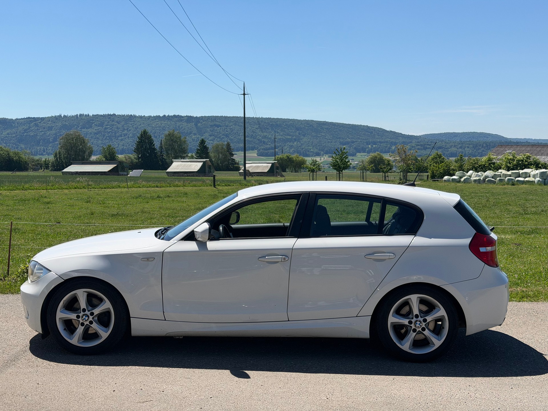 BMW 120i-image-2