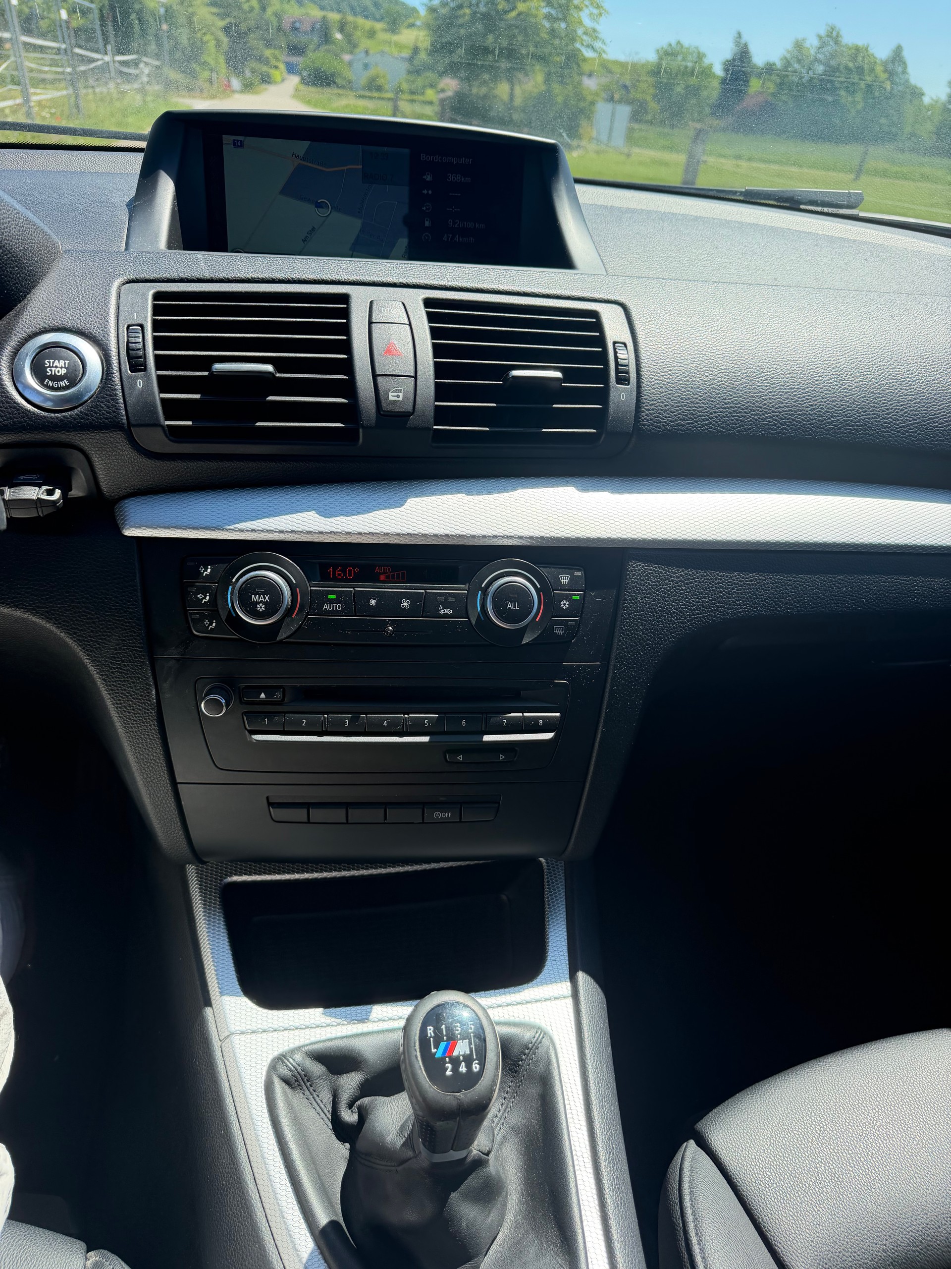 BMW 120i-image-9