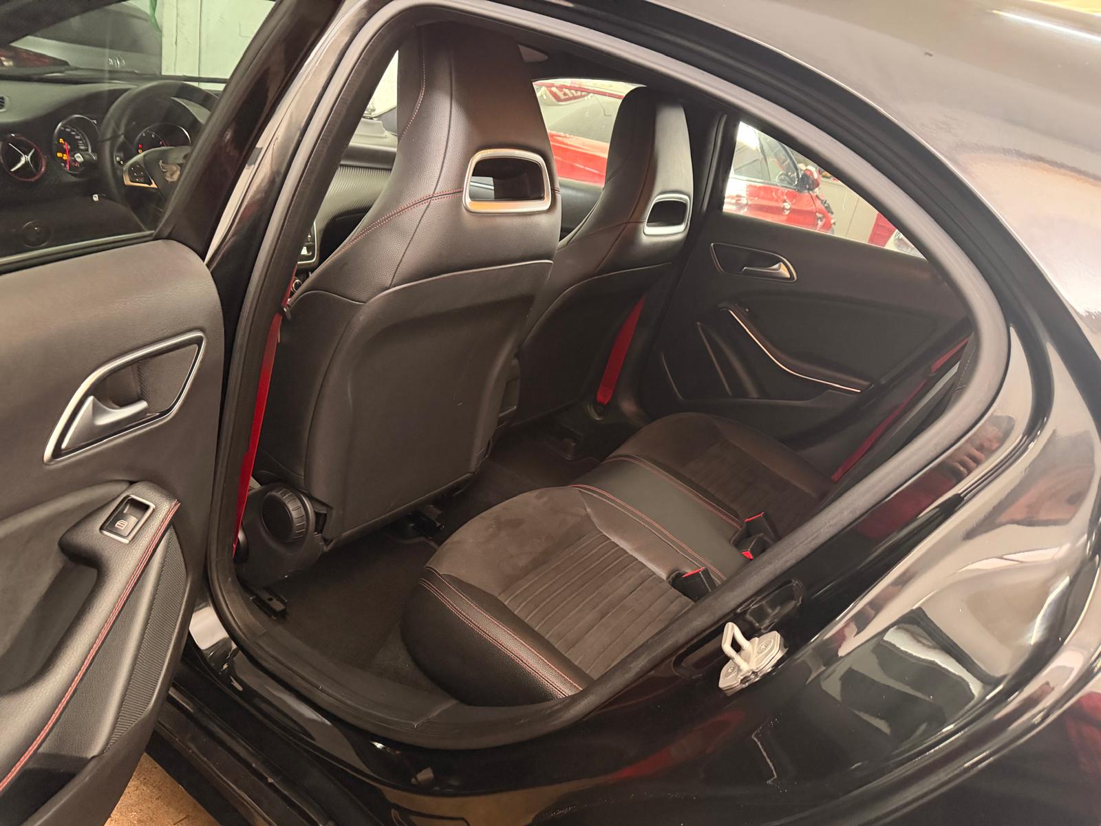 MERCEDES-BENZ A 250 Sport 4Matic 7G-DCT-image-10