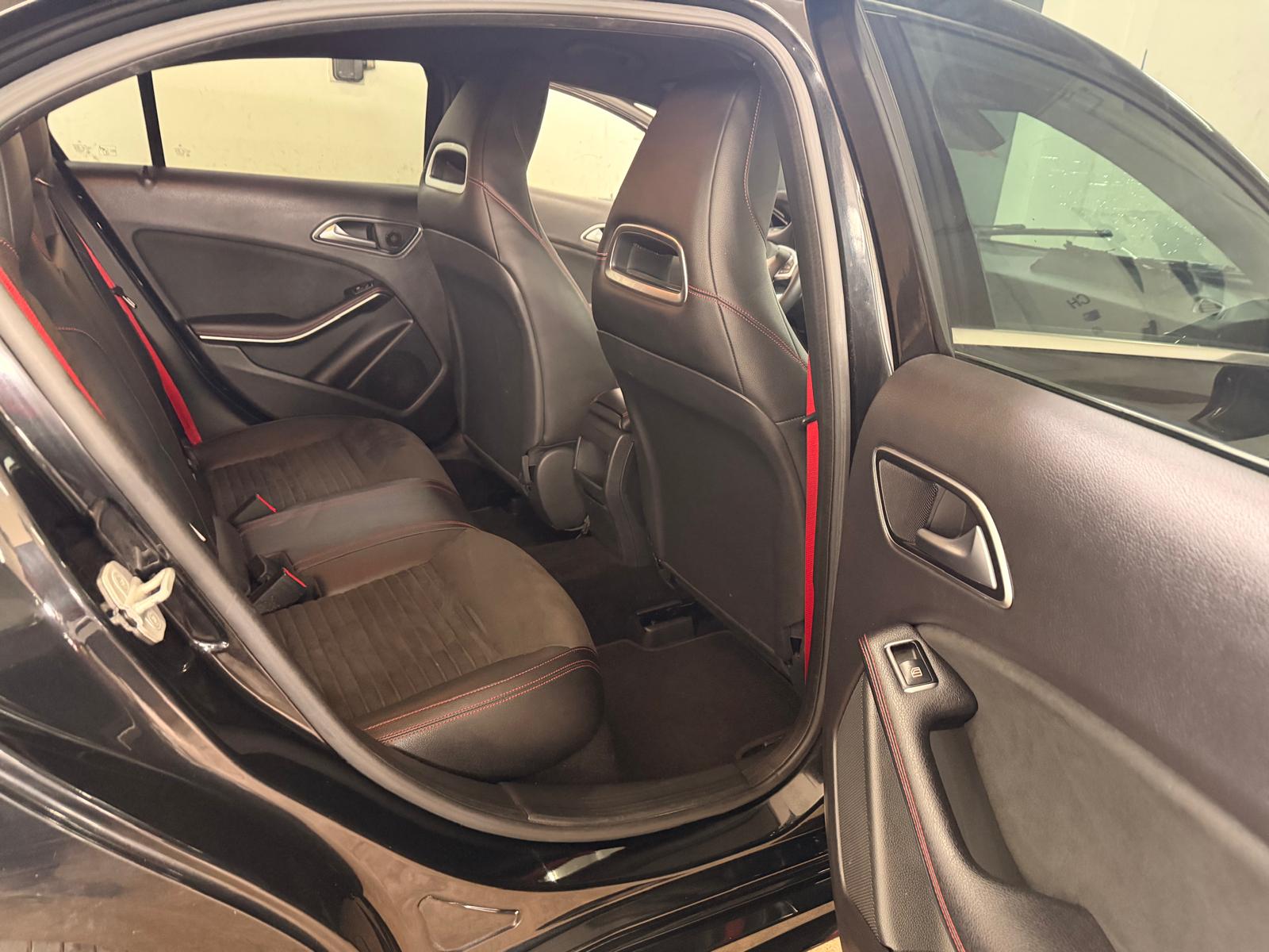 MERCEDES-BENZ A 250 Sport 4Matic 7G-DCT-image-12