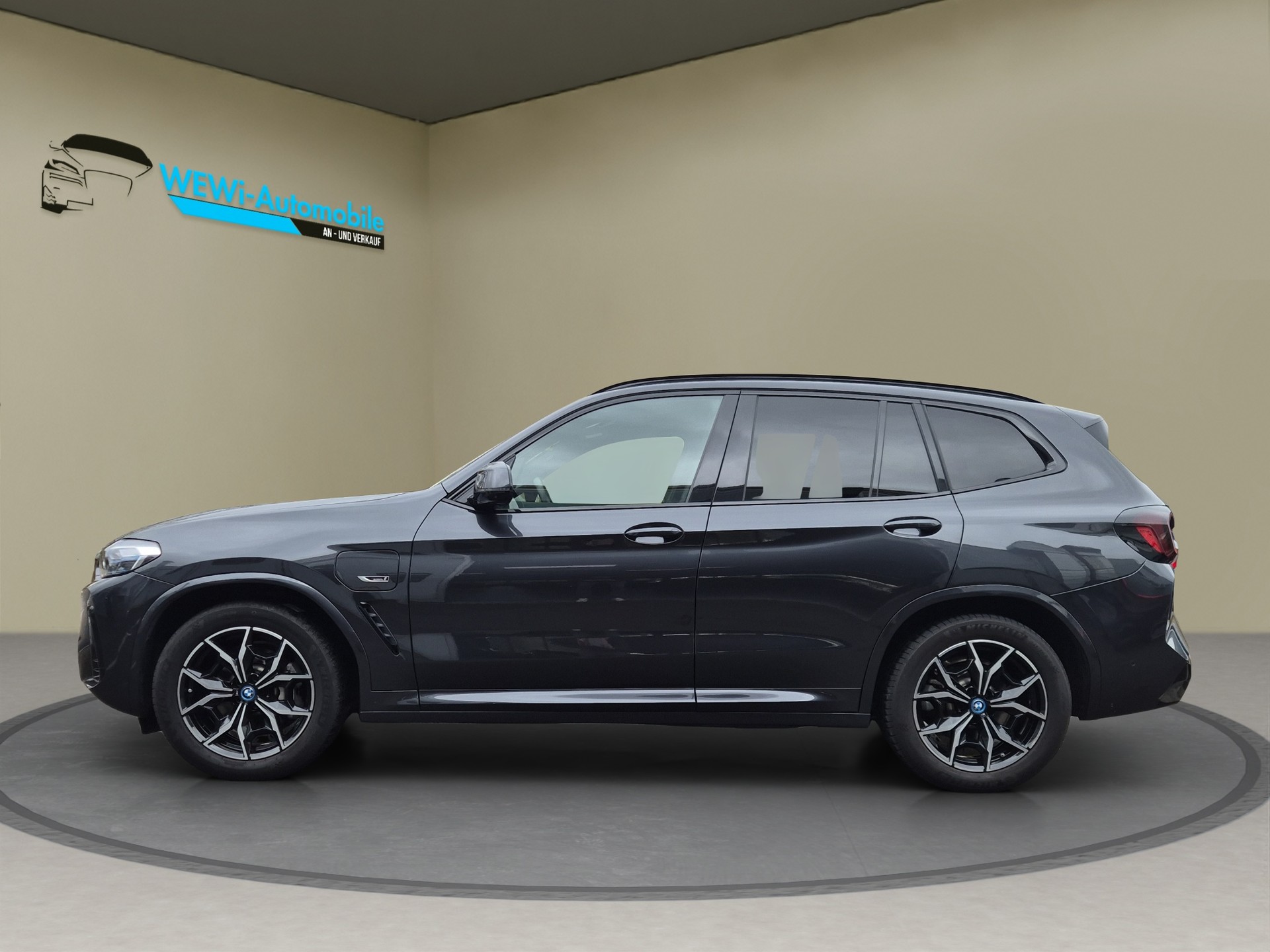 BMW X3 xDrive 30e M Sport-showroom-element-1