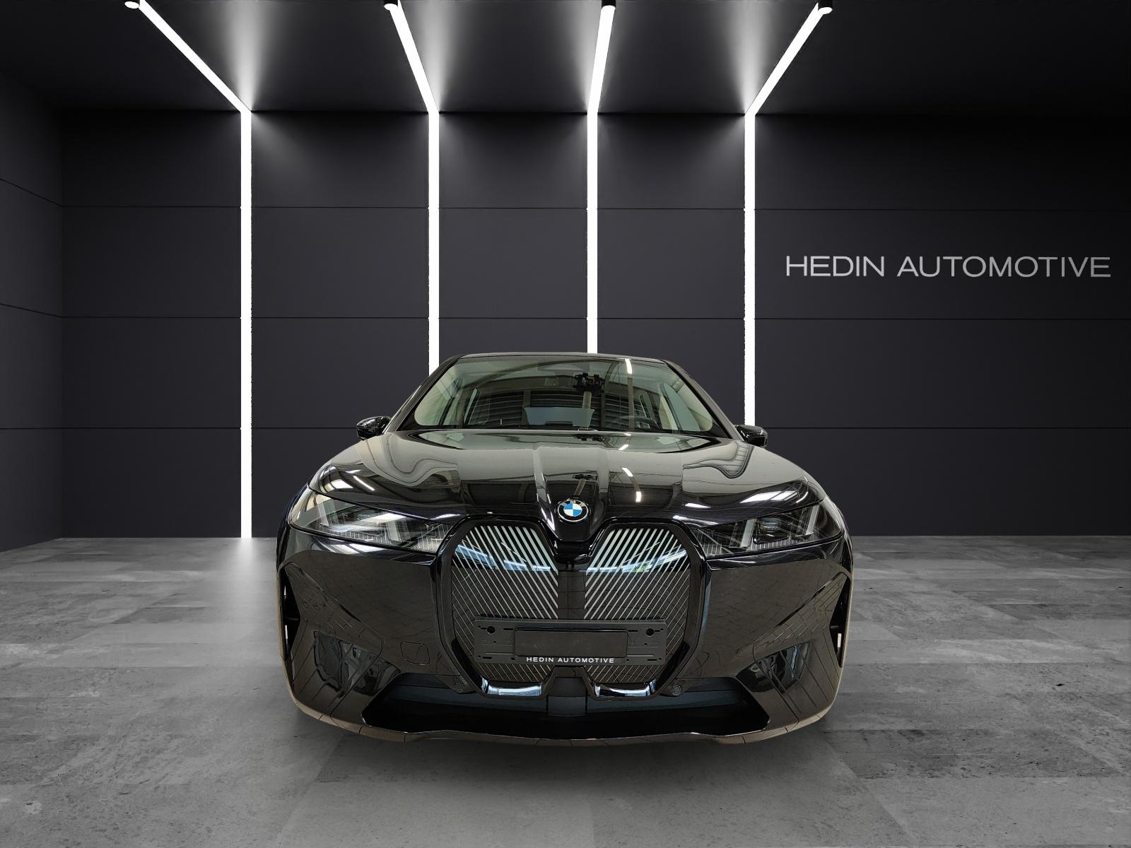 BMW iX xDrive60-showroom-element-2