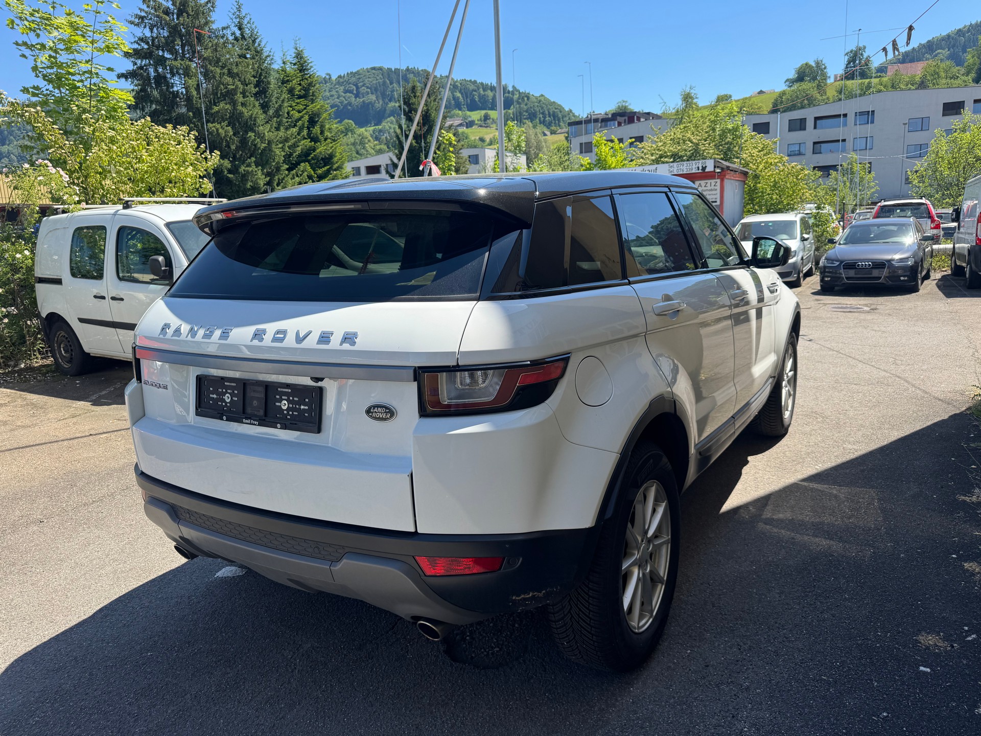 LAND ROVER Range Rover Evoque 2.0 TD4 SE Dynamic AT9-image-3