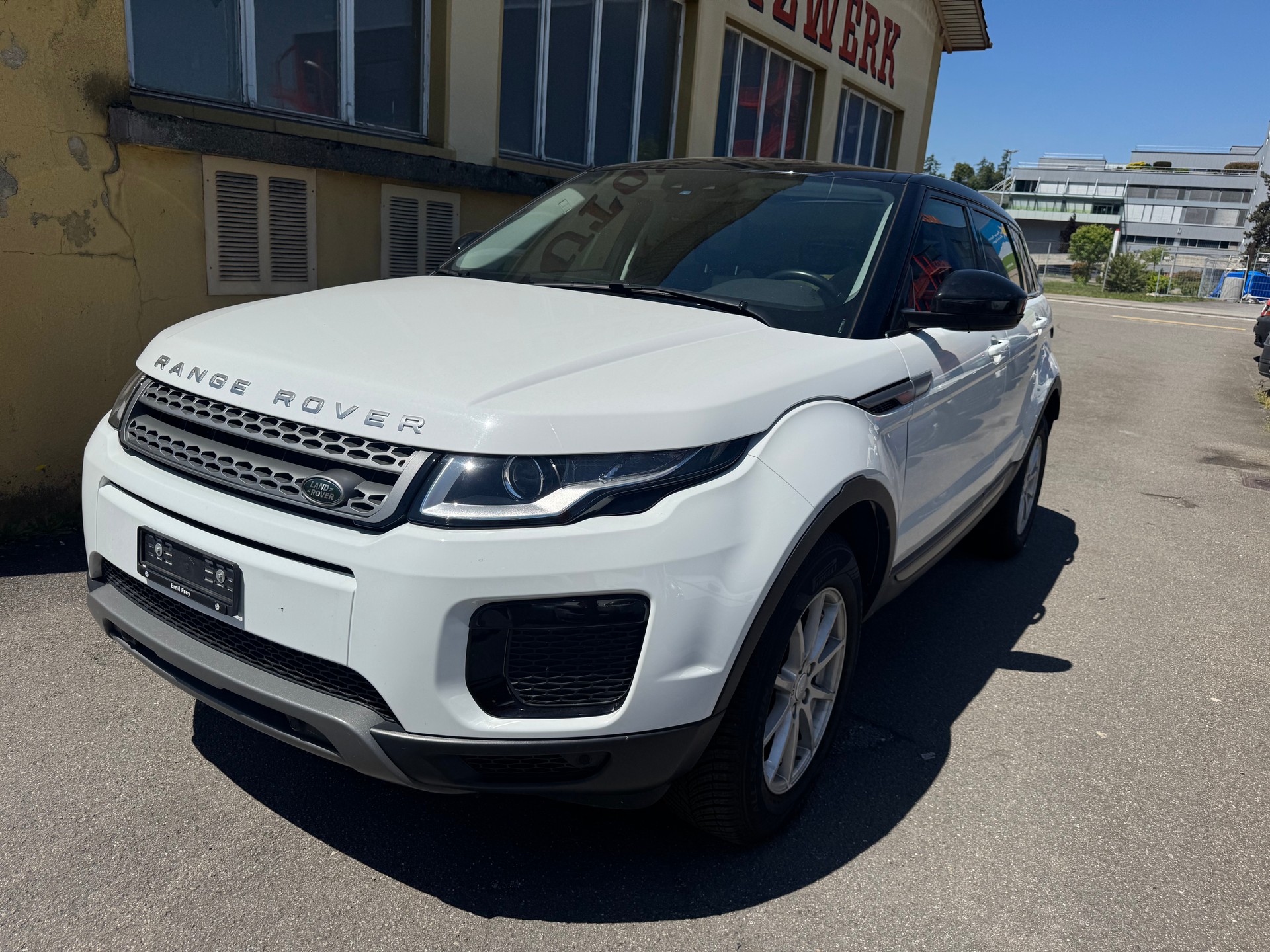 LAND ROVER Range Rover Evoque 2.0 TD4 SE Dynamic AT9-image-1