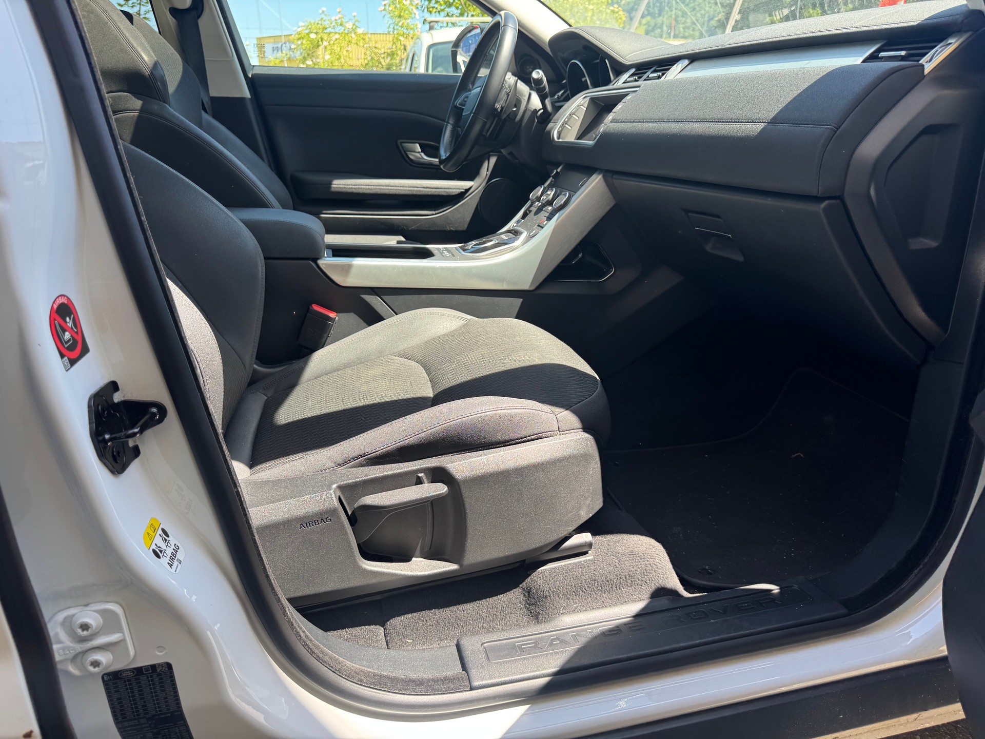 LAND ROVER Range Rover Evoque 2.0 TD4 SE Dynamic AT9-image-9