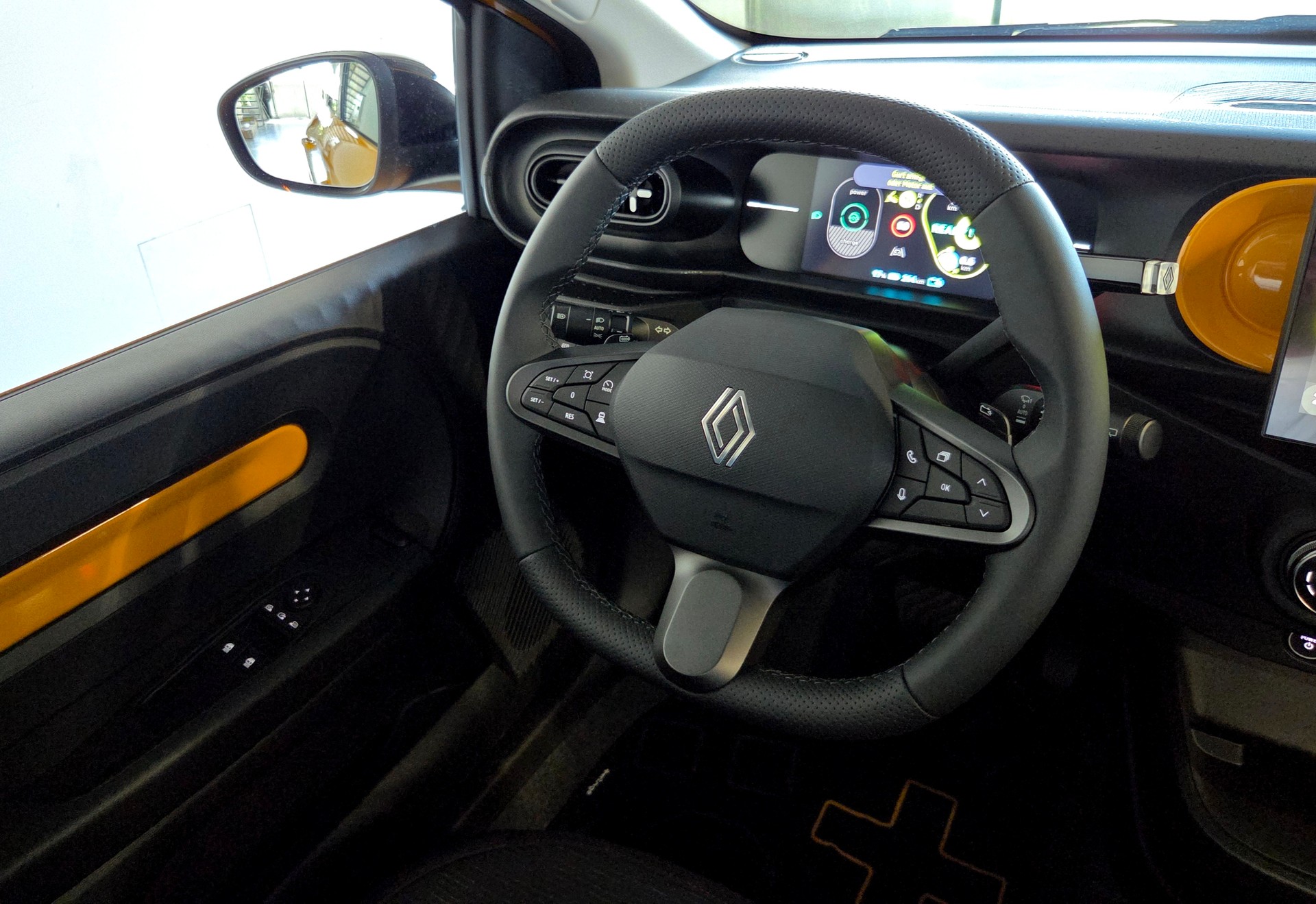 RENAULT Twingo E-Tech Urban Range techno-image-15