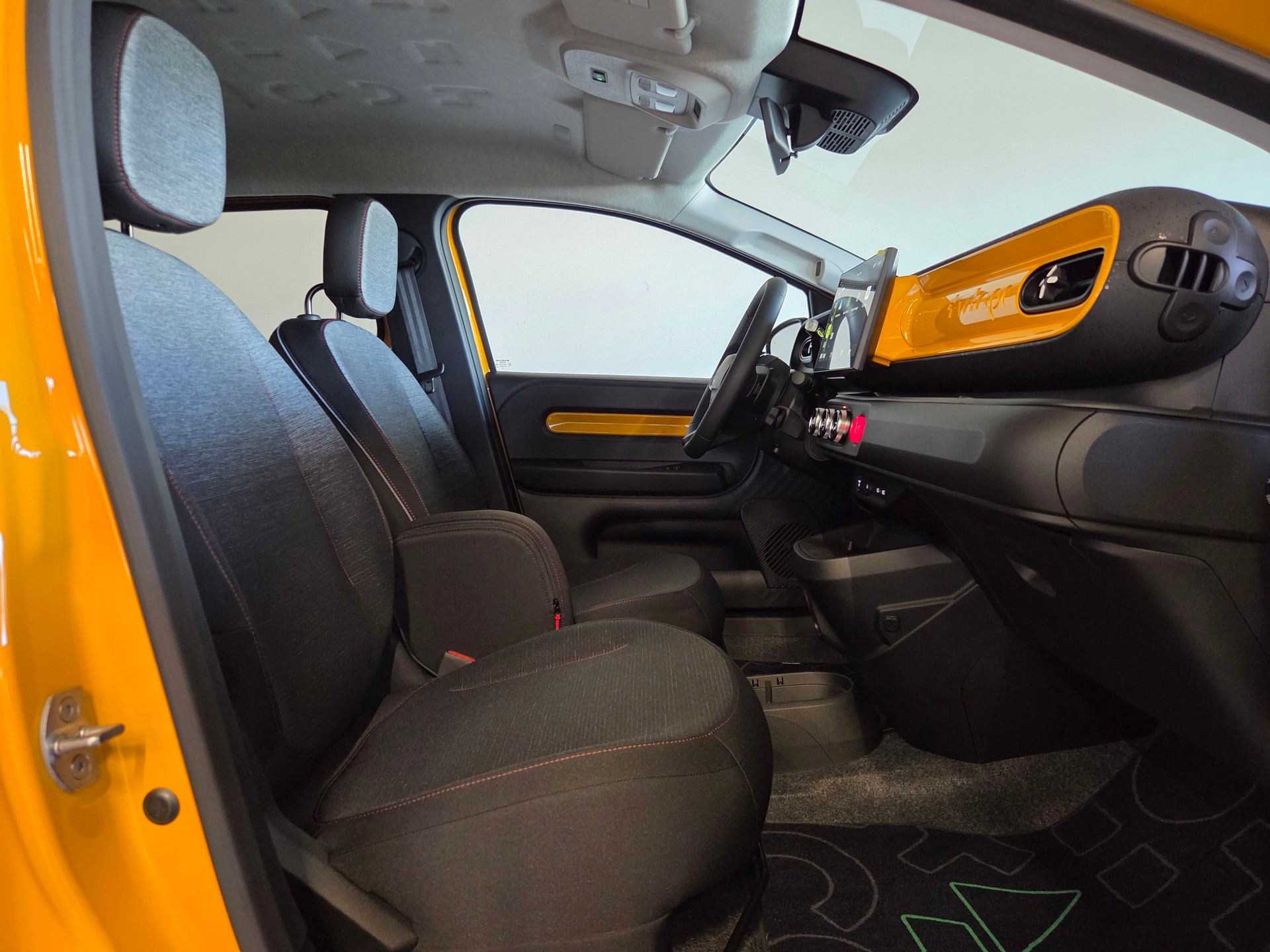 RENAULT Twingo E-Tech Urban Range techno-image-17
