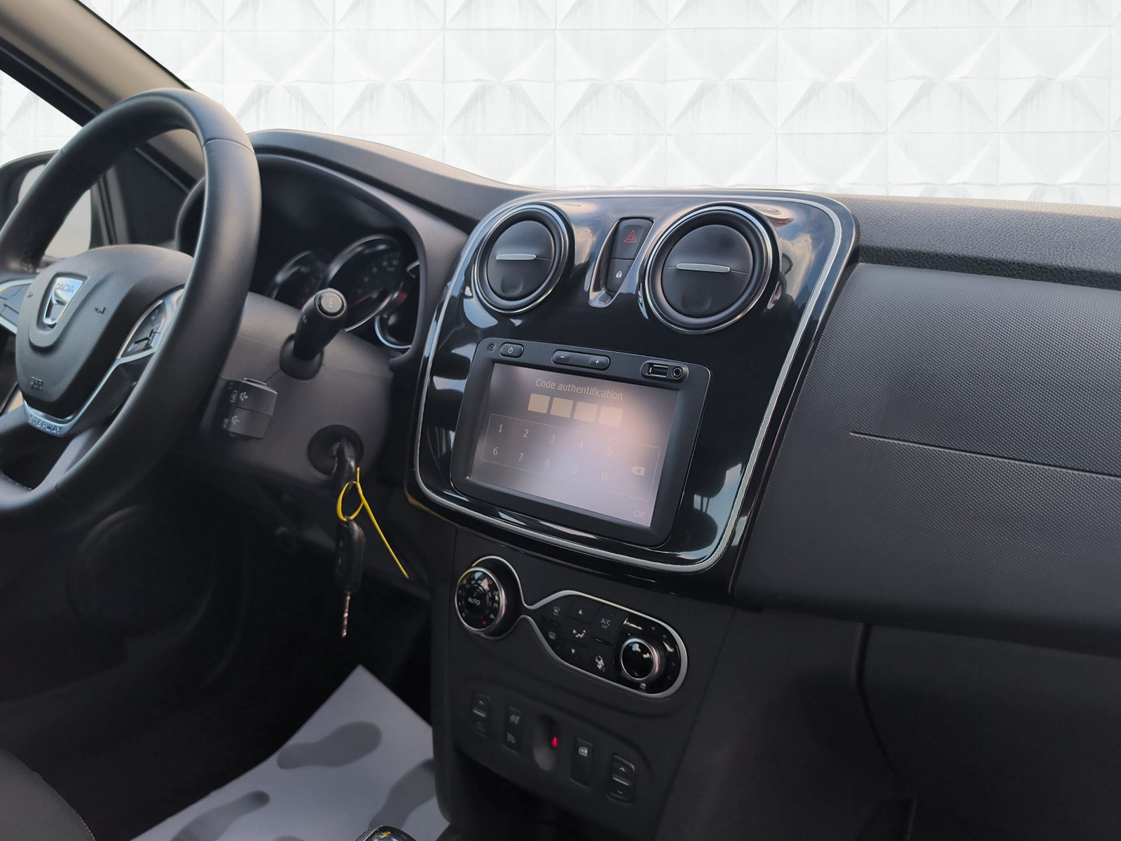 DACIA Sandero Tce 90 Stepway Automatic-image-10