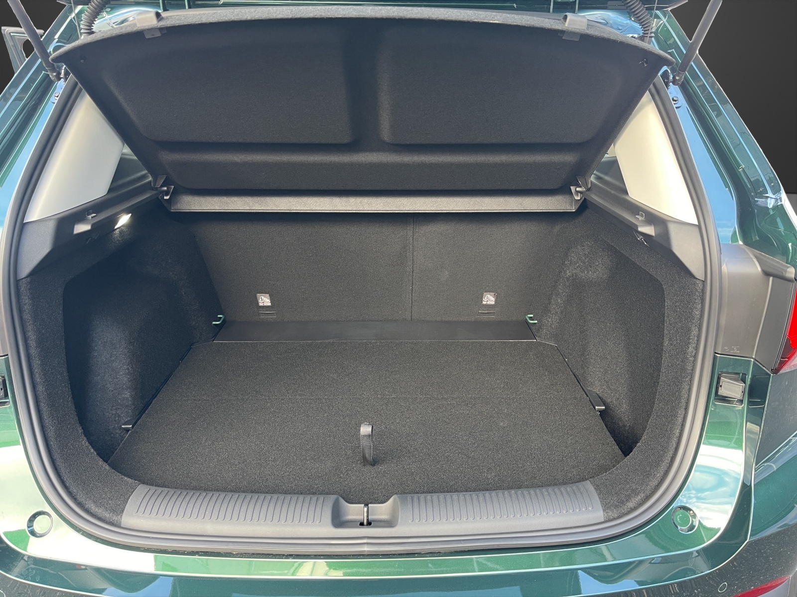 MG ZS 1.5 Hybrid+ Luxury-image-10