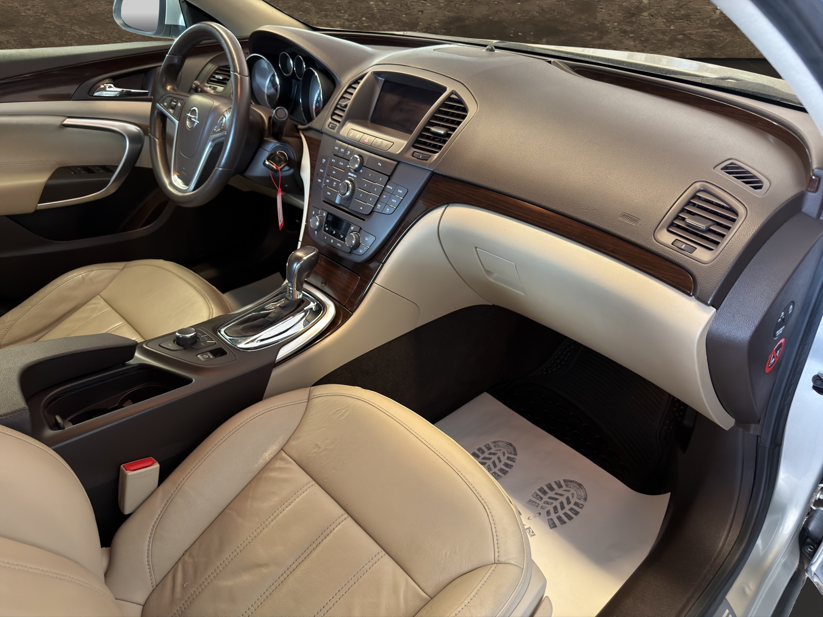OPEL Insignia 2.0 Turbo Edition 4WD Automatic-image-8