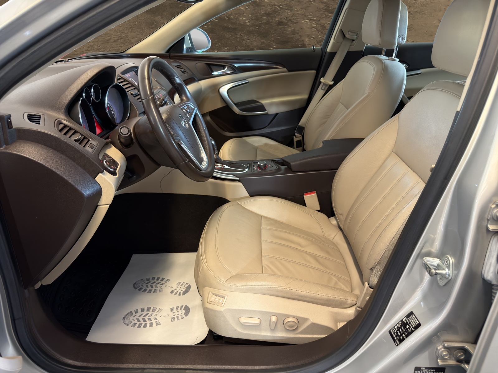 OPEL Insignia 2.0 Turbo Edition 4WD Automatic-image-13