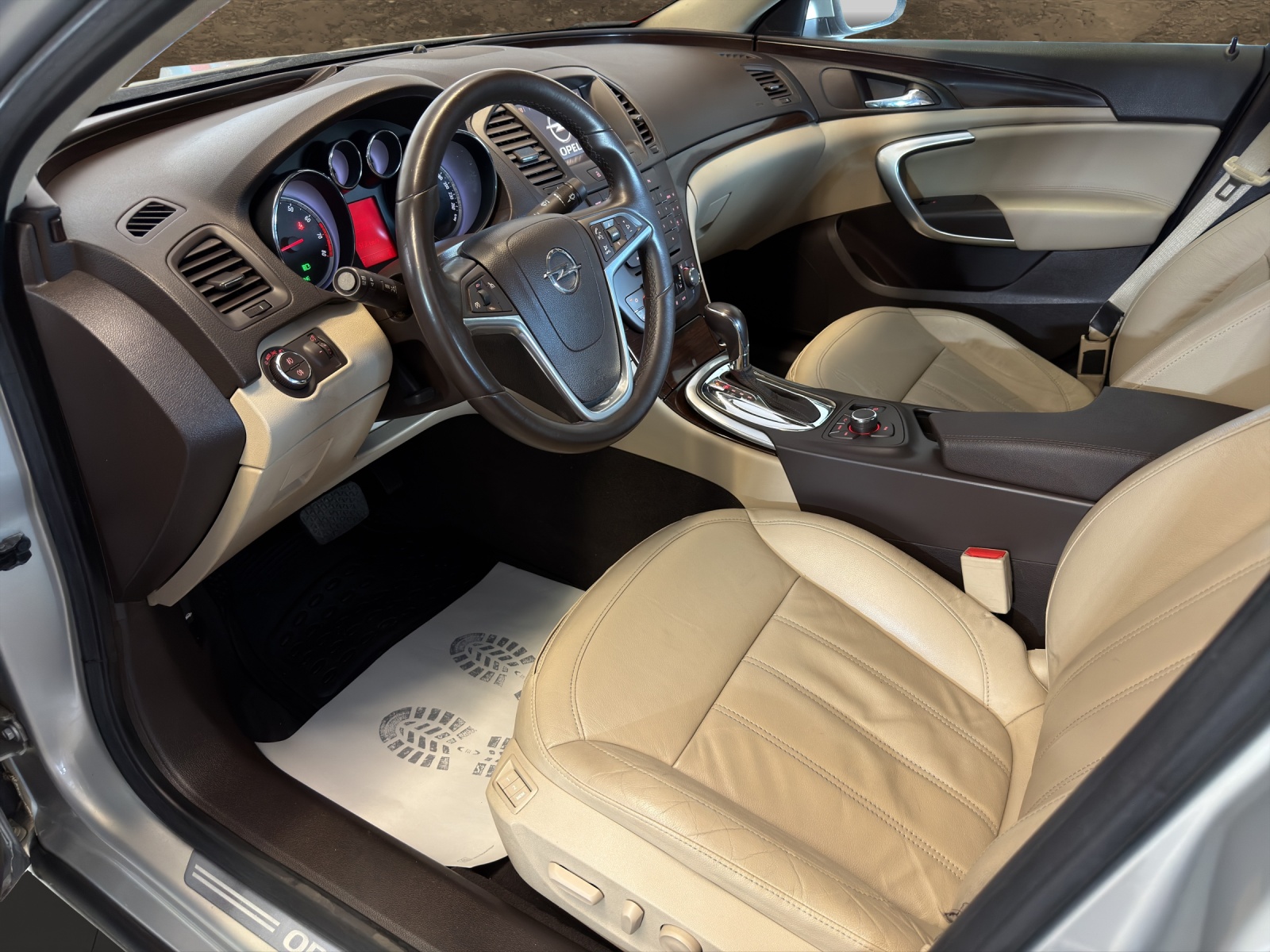 OPEL Insignia 2.0 Turbo Edition 4WD Automatic-image-14