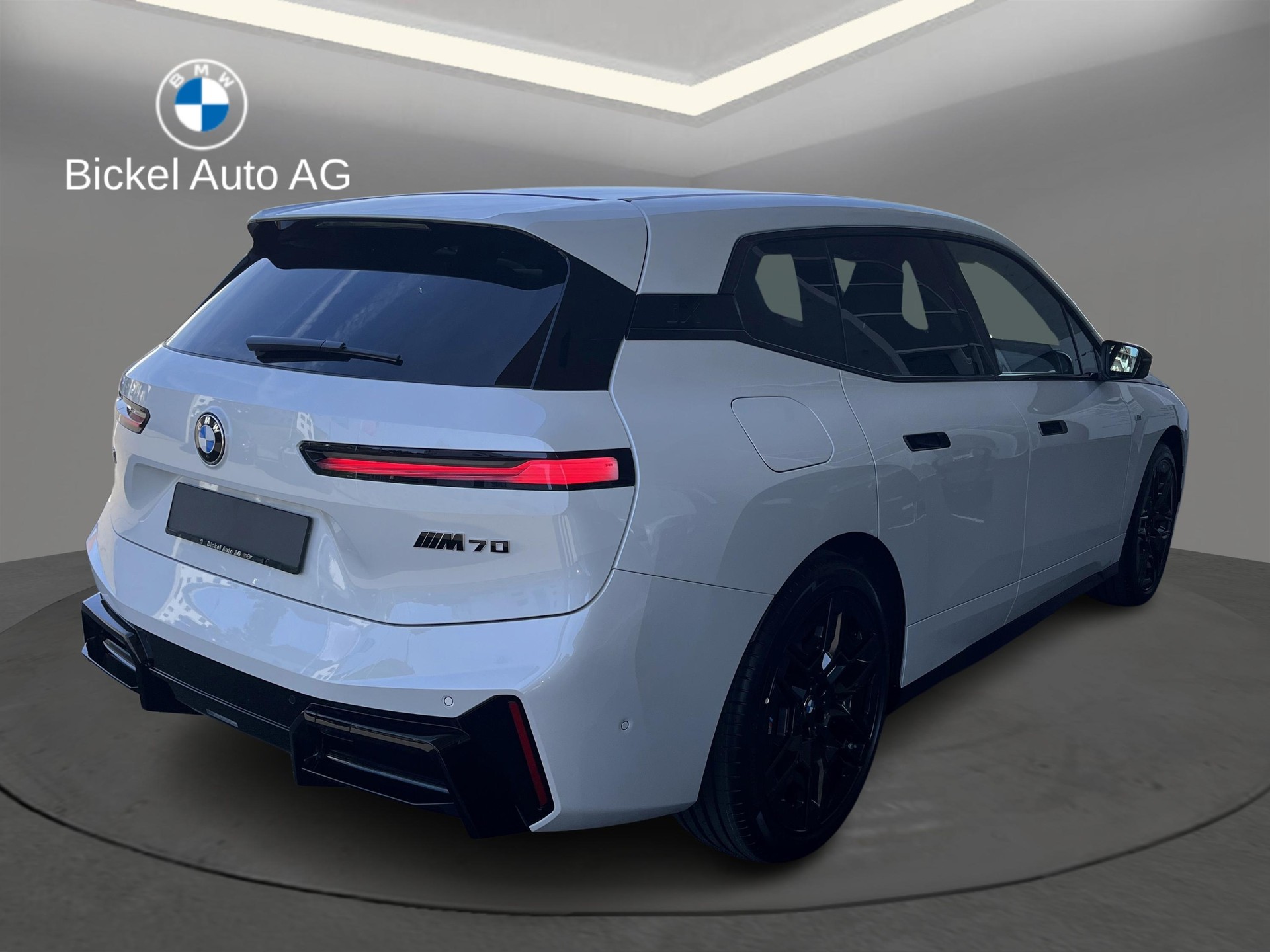 BMW iX M70 xDrive-showroom-element-3