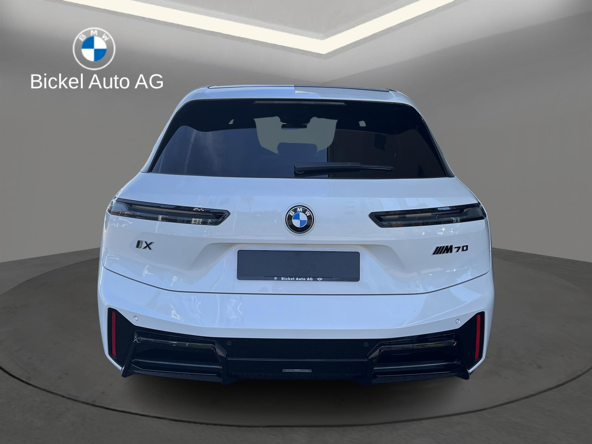BMW iX M70 xDrive-image-4
