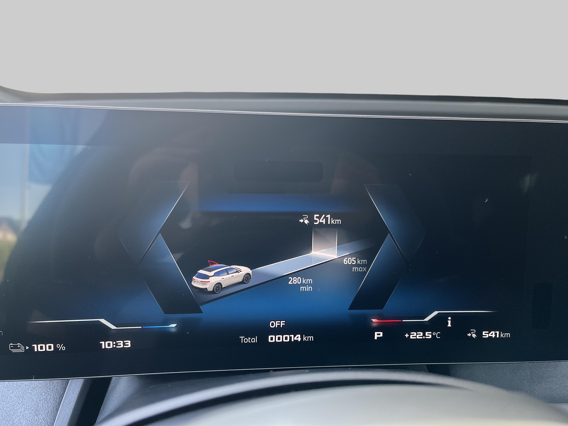 BMW iX M70 xDrive-image-19