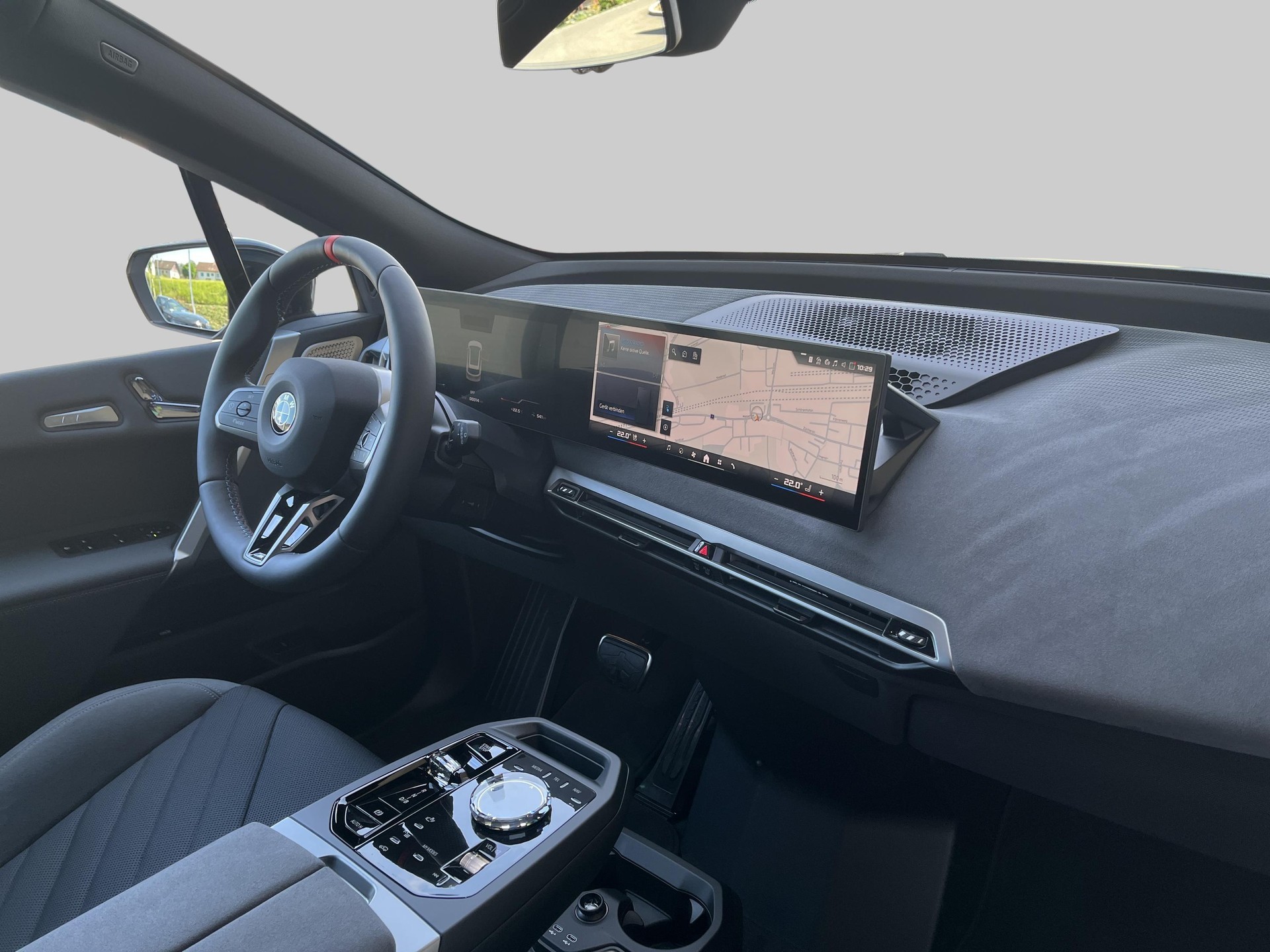 BMW iX M70 xDrive-image-11