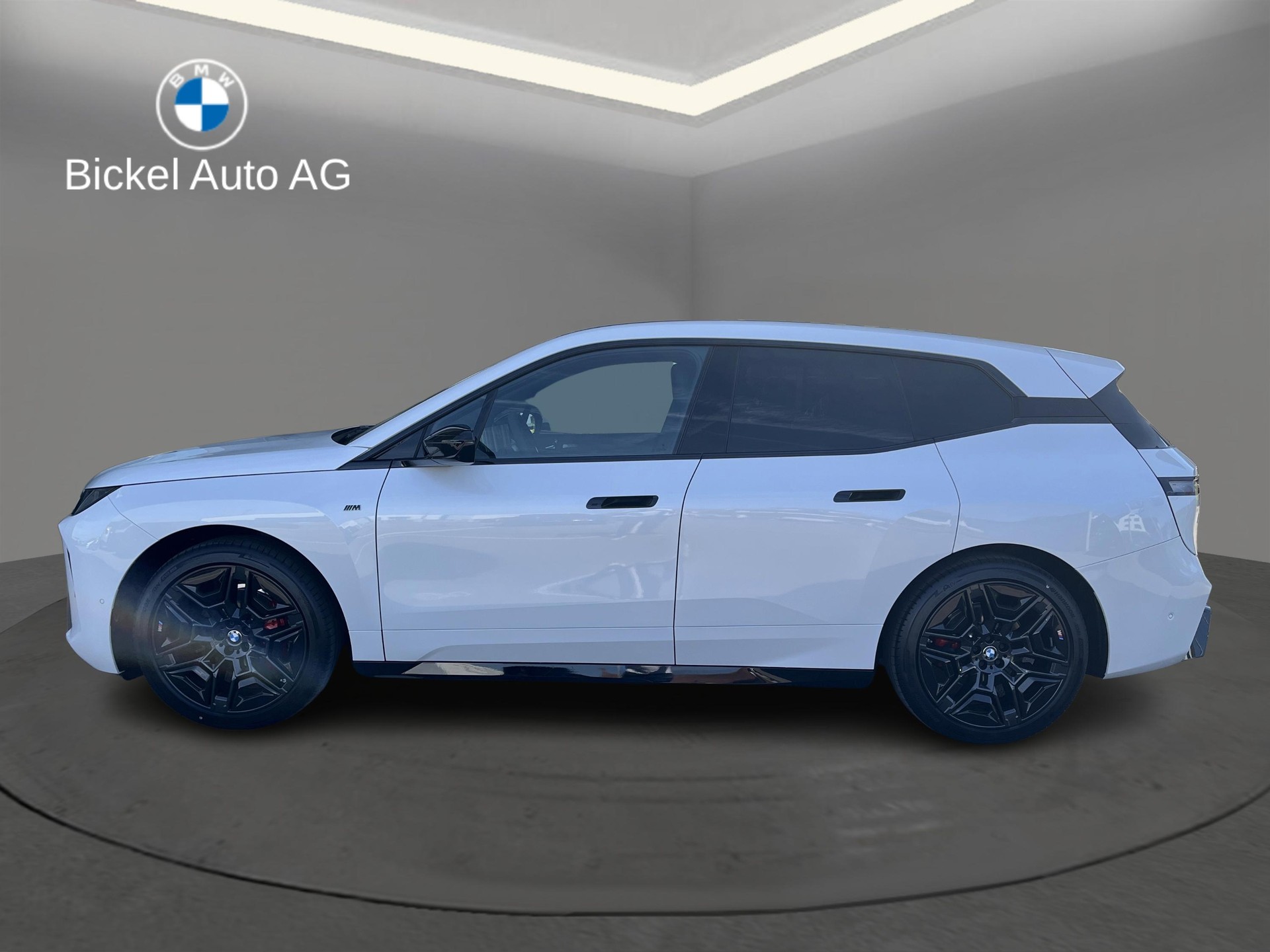 BMW iX M70 xDrive-showroom-element-2