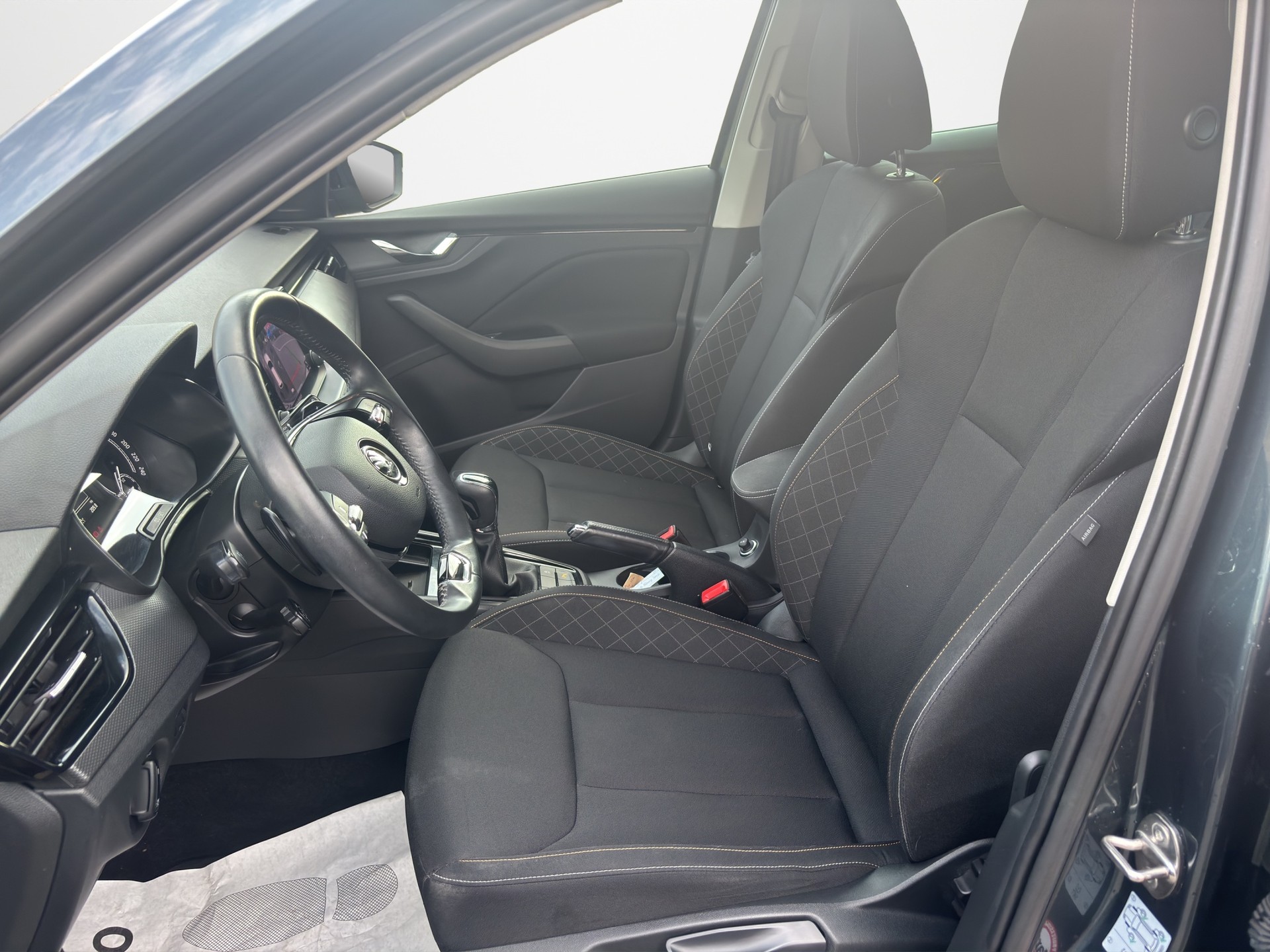 SKODA Kamiq 1.0 TSI Ambition DSG-image-18