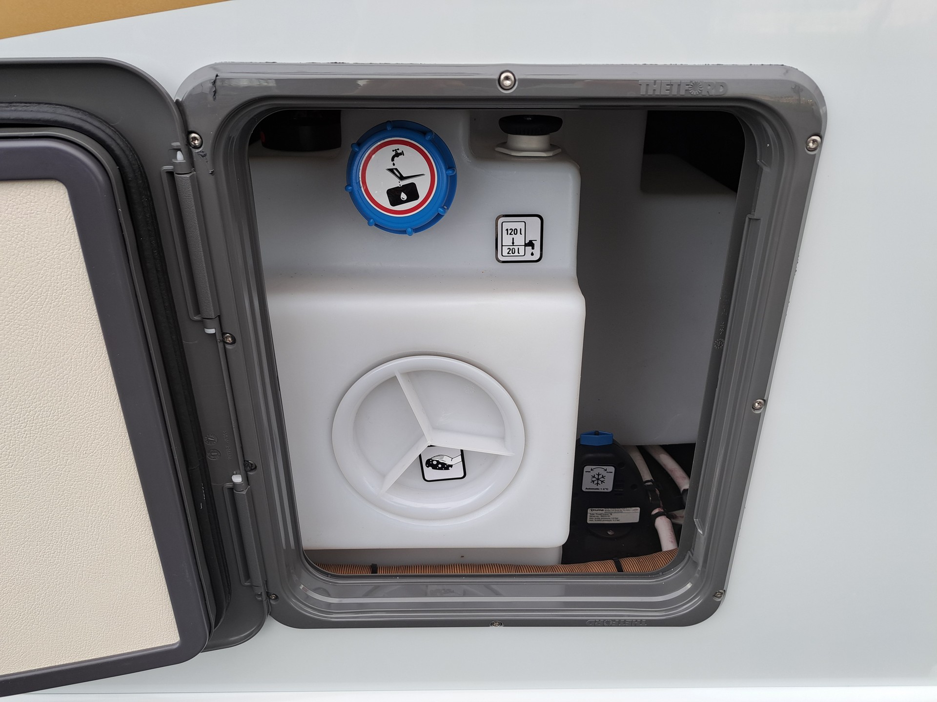 BÜRSTNER Lyseo TD 690 B66-image-9
