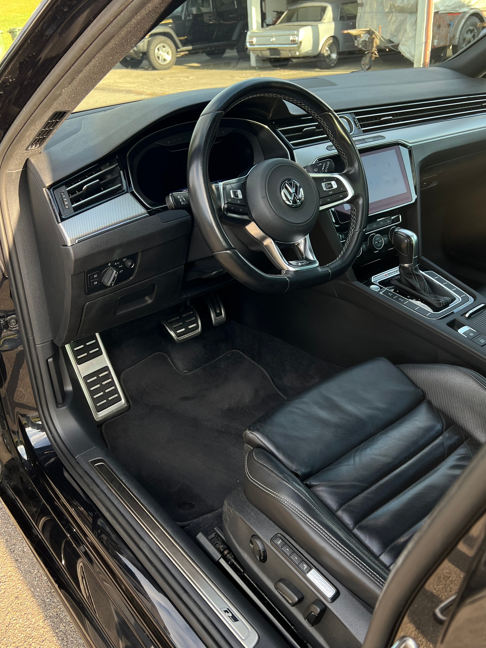 VW Passat Variant 2.0 TSI BMT R-Line Highline 4Motion DSG-image-5