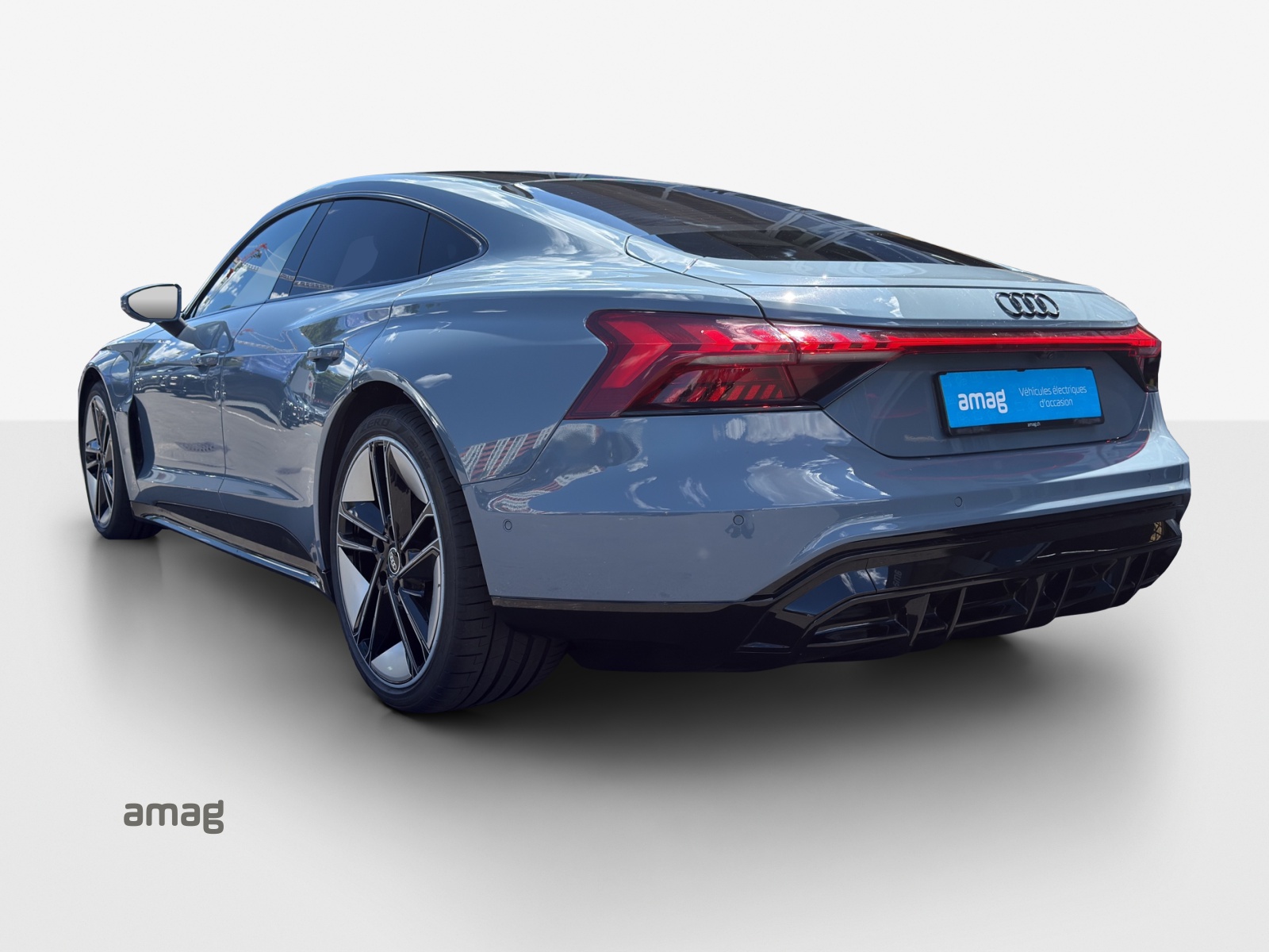 AUDI e-tron GT quattro-showroom-element-2