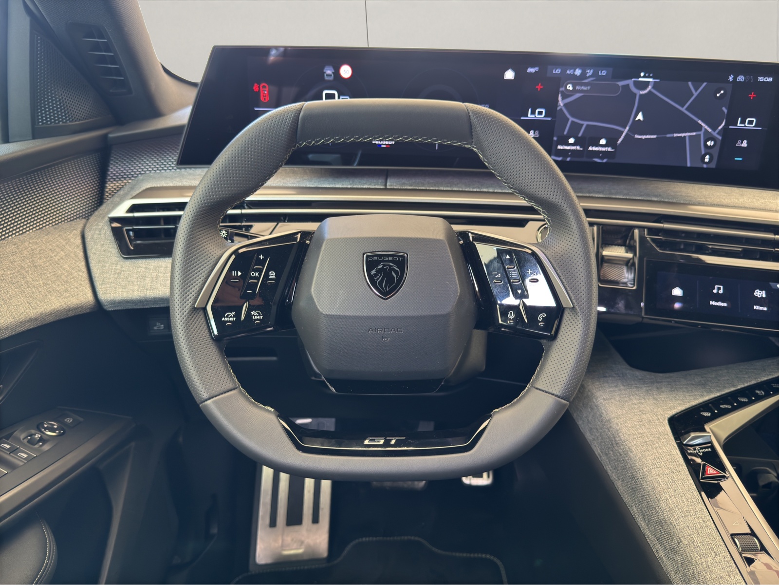 PEUGEOT 3008 1.2 Hybrid 145PS GT *Automat*-image-14