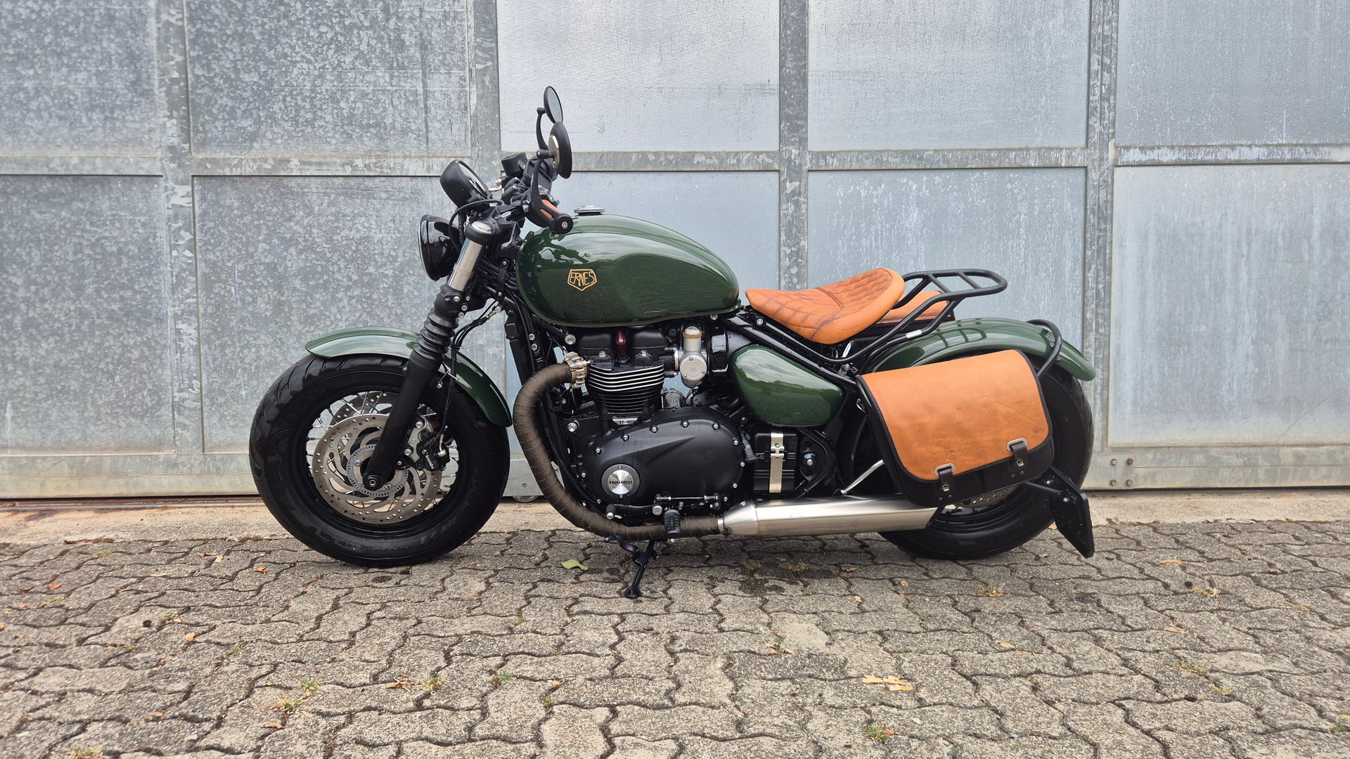 TRIUMPH Bonneville 1200 Bobber-image-1