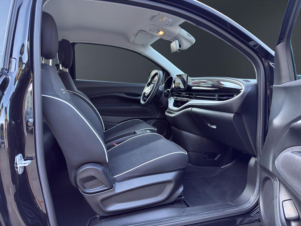 FIAT 500 e Black Edition-image-12