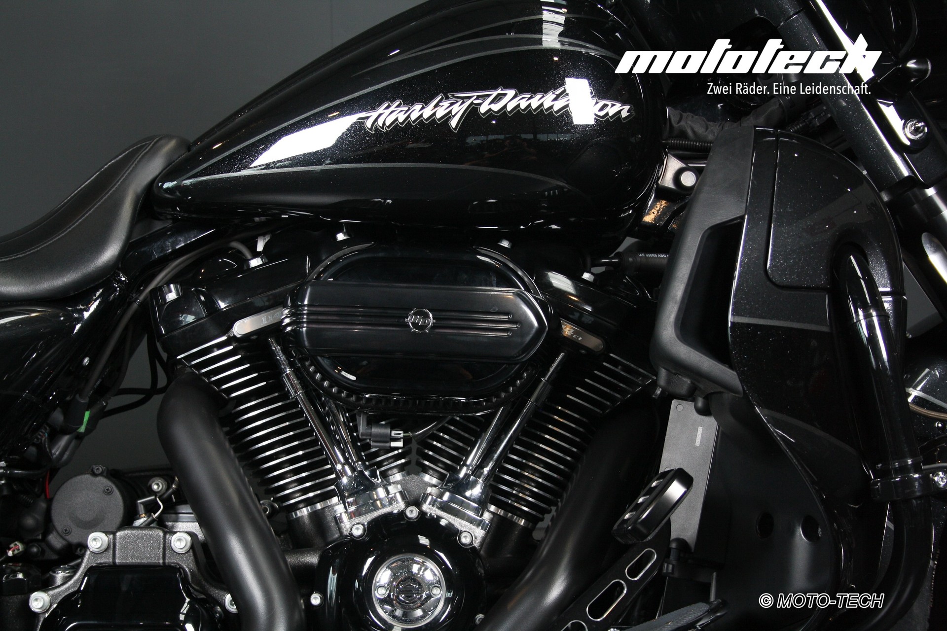HARLEY-DAVIDSON FLHXSE-image-7