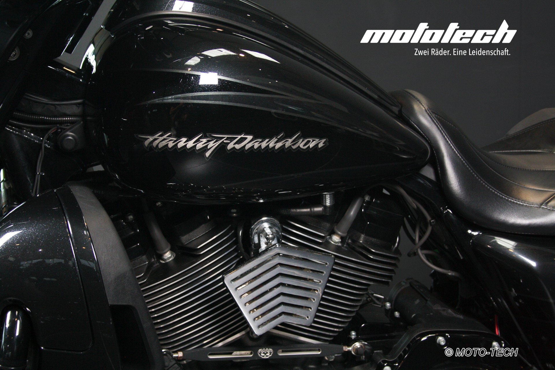 HARLEY-DAVIDSON FLHXSE-image-8