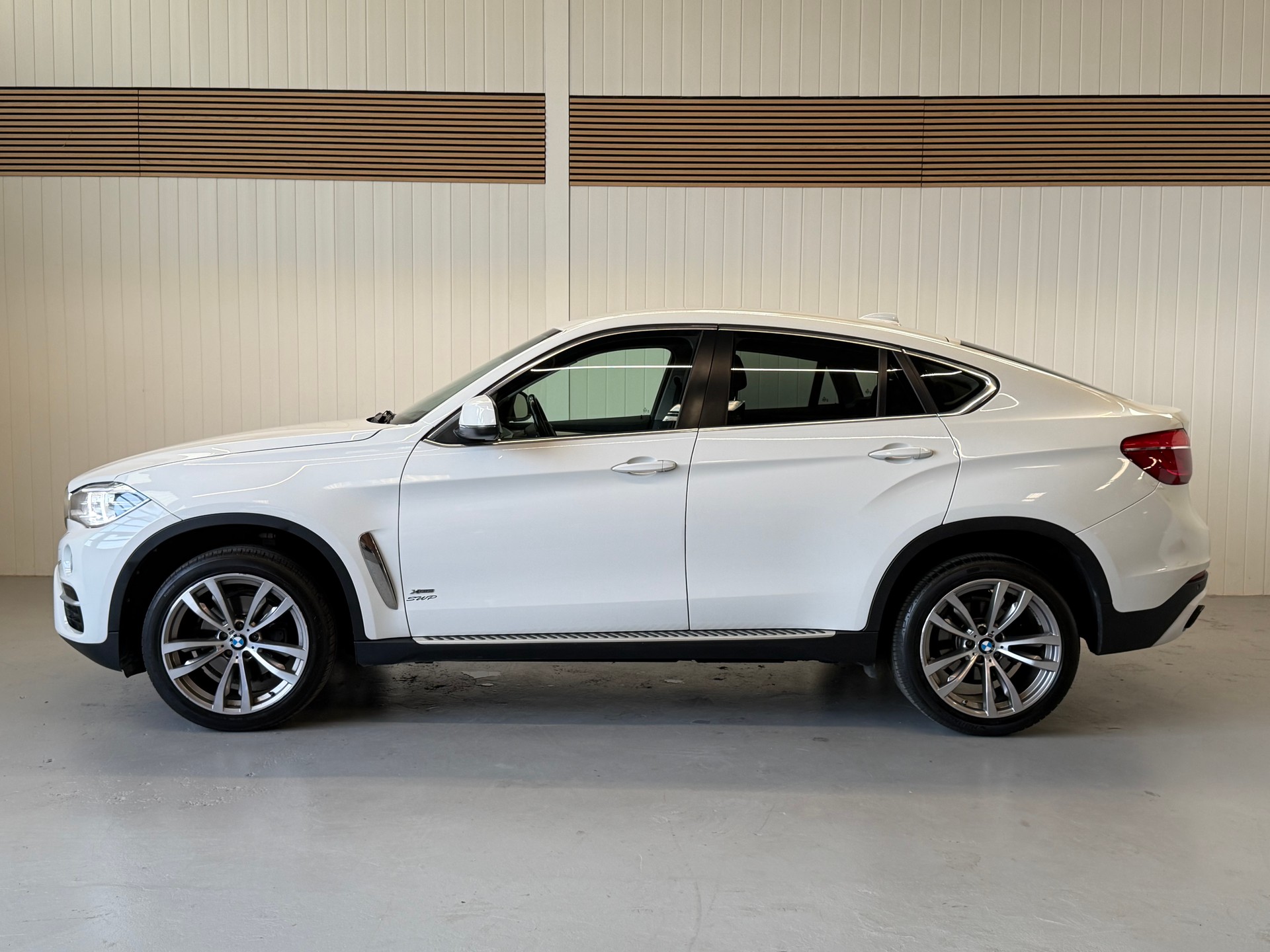 BMW X6 xDrive 30d Steptronic *frisch ab MFK & Service-showroom-element-1