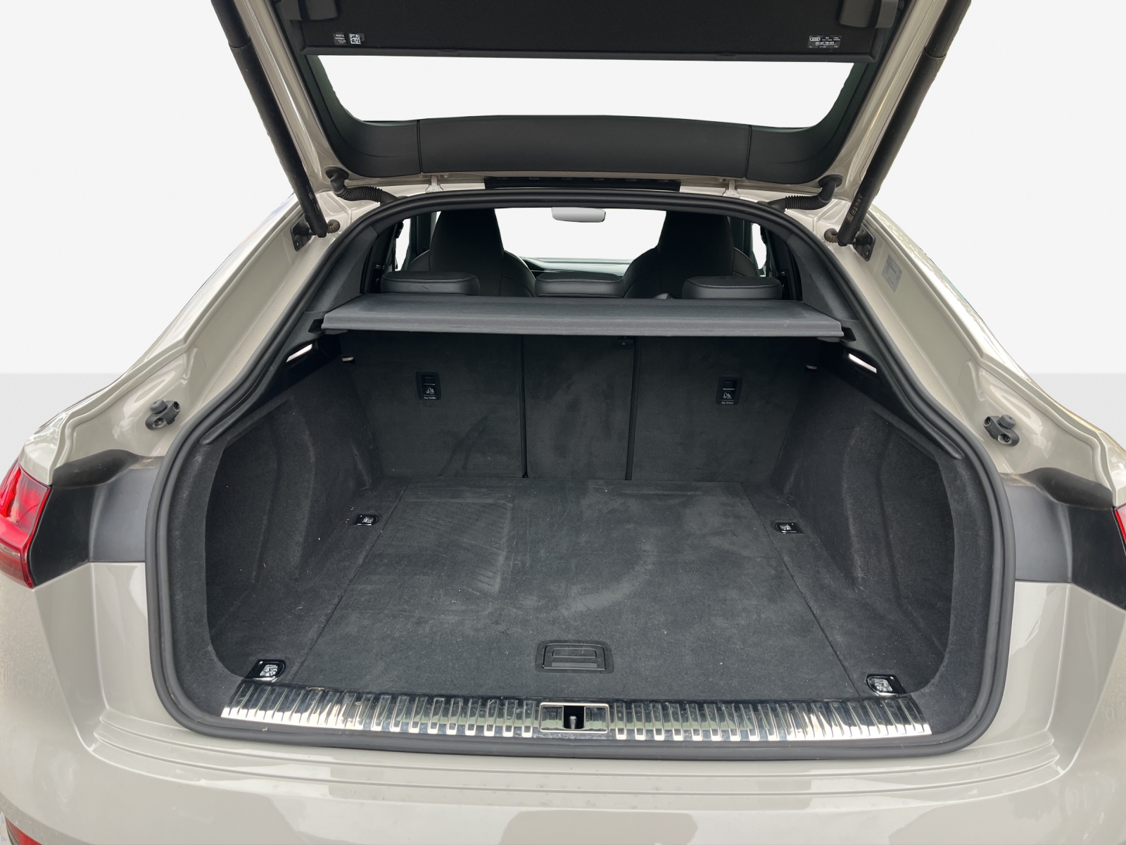 AUDI e-tron 55 Sportback S Line Black Edition quattro-image-12