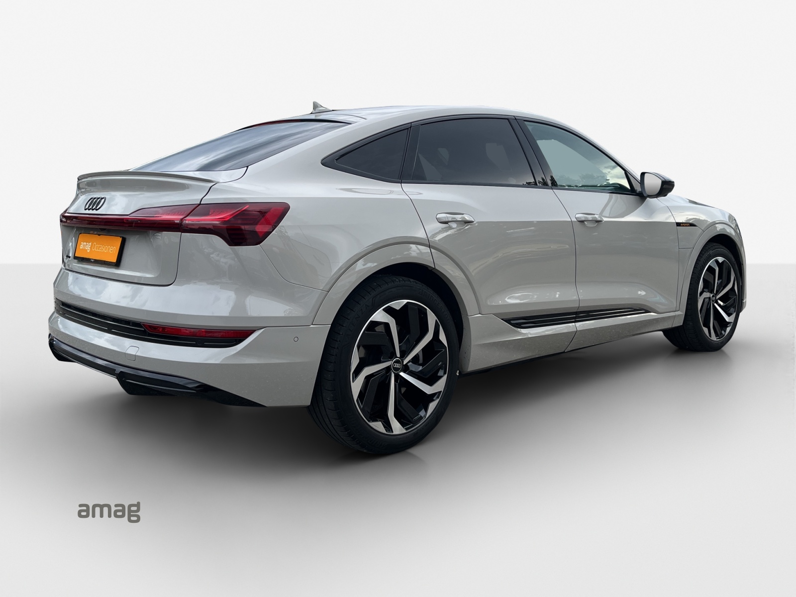 AUDI e-tron 55 Sportback S Line Black Edition quattro-image-4