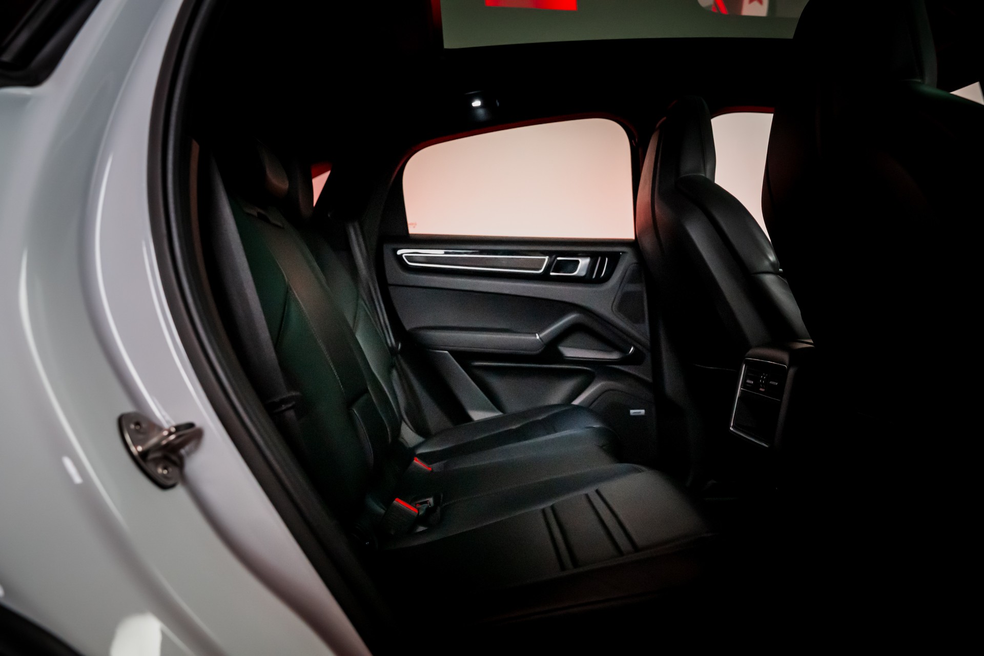 PORSCHE Cayenne Coupé 2.9 V6 S / CH-Fahrzeug / Sport Chrono / Panorama-image-19