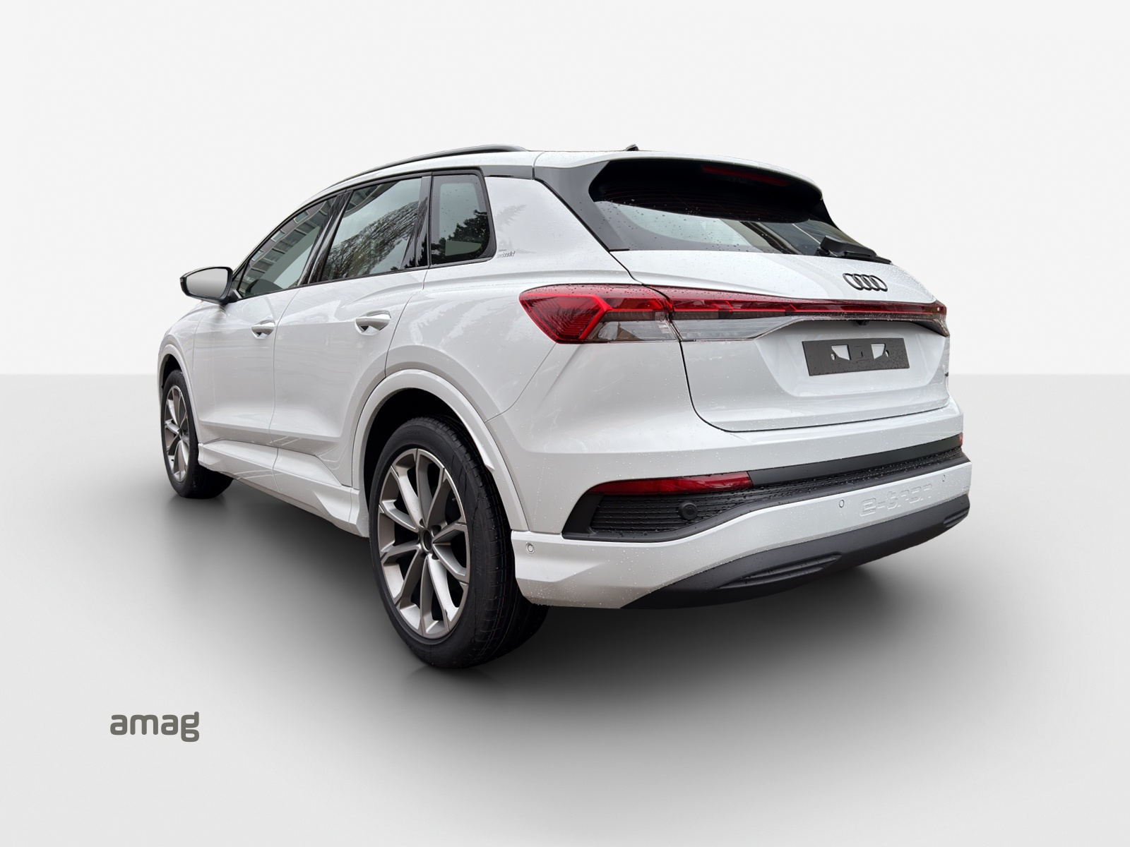 AUDI Q4 e-tron 45 Edition Swiss Ski quattro-showroom-element-2