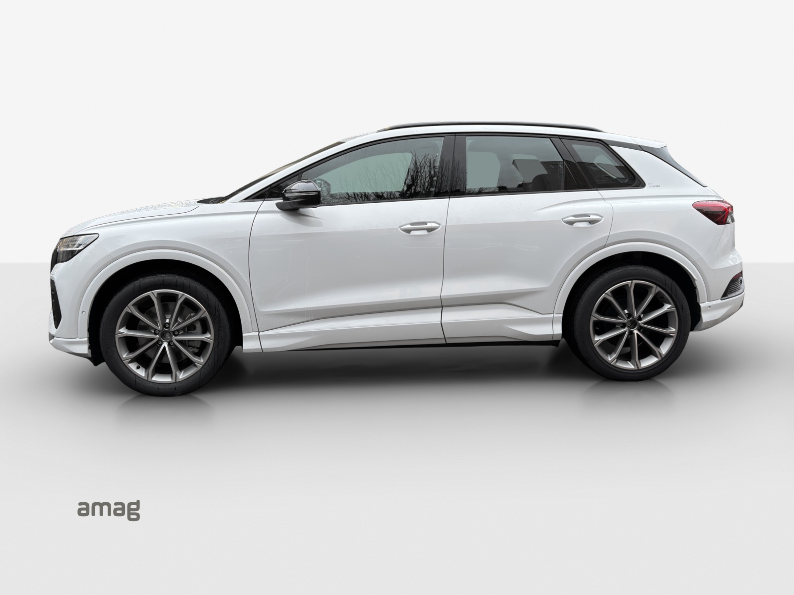 AUDI Q4 e-tron 45 Edition Swiss Ski quattro-showroom-element-1