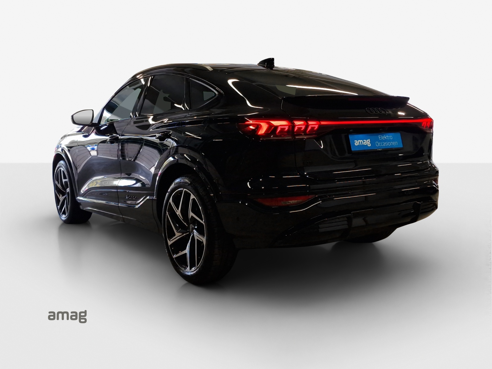 AUDI Q6 Sportback e-tron quattro-showroom-element-2