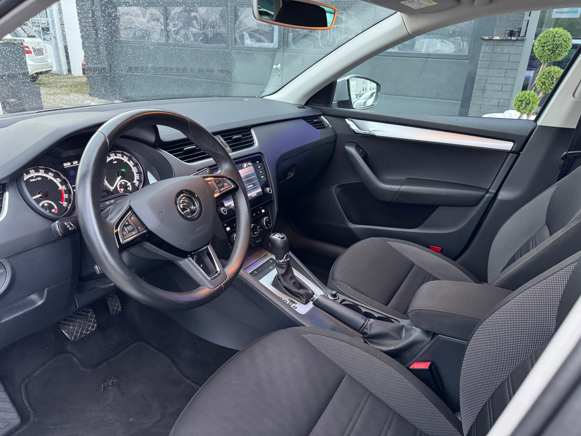 SKODA Octavia Combi 2.0 TDI Ambition 4x4-image-10