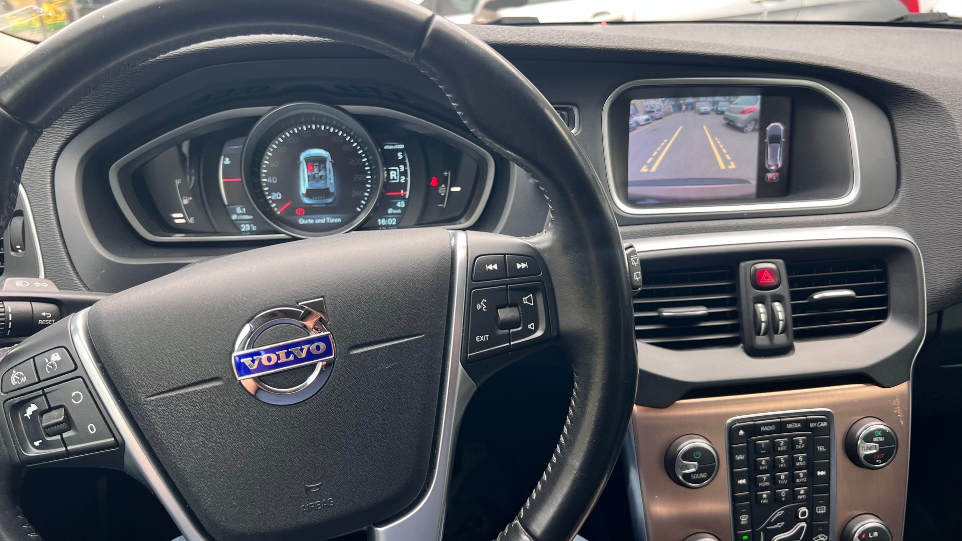VOLVO V40 Cross Country D2-image-8